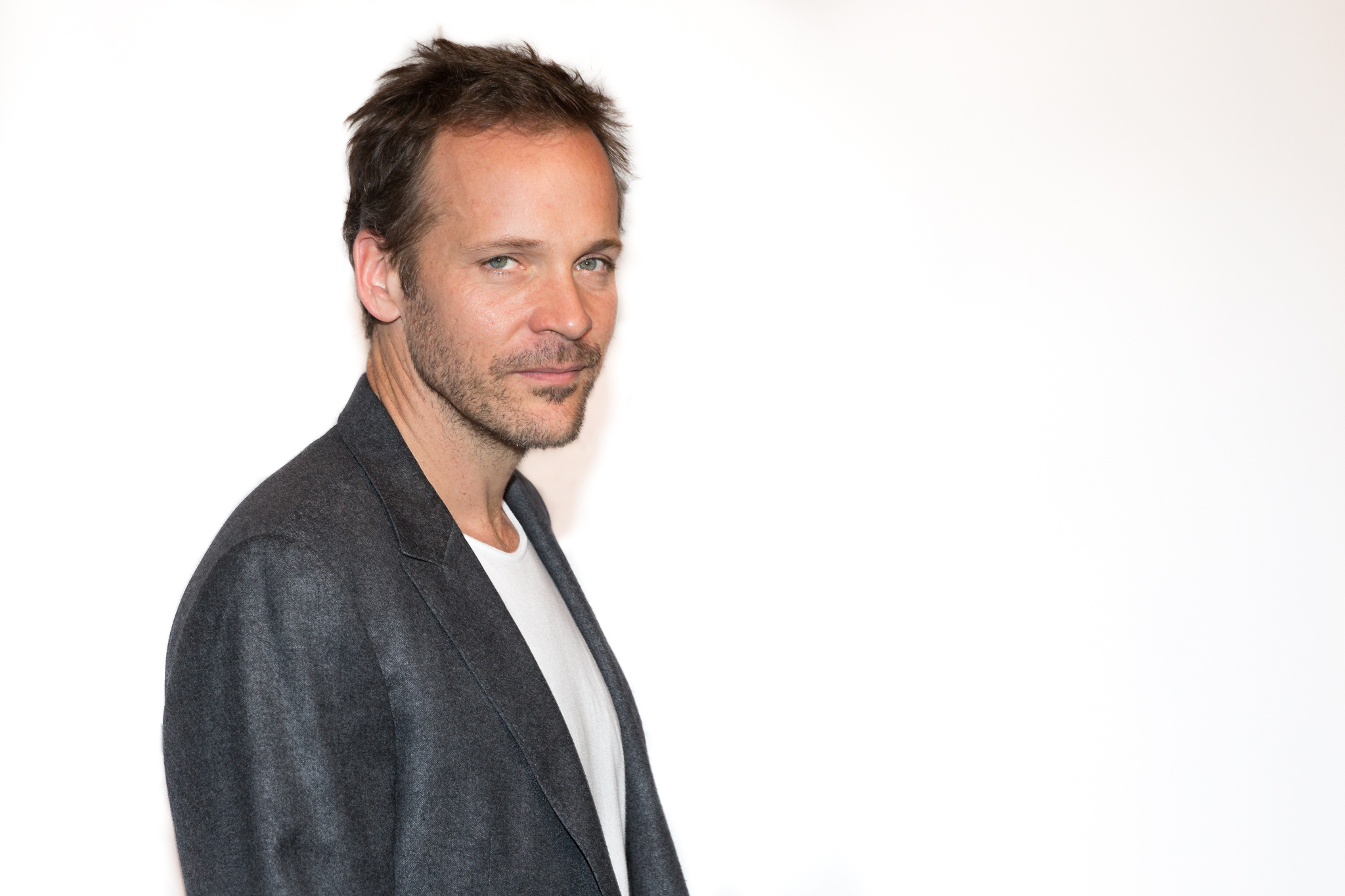 Peter Sarsgaard, portrait, Travis W Keyes, 2050x1370 HD Desktop