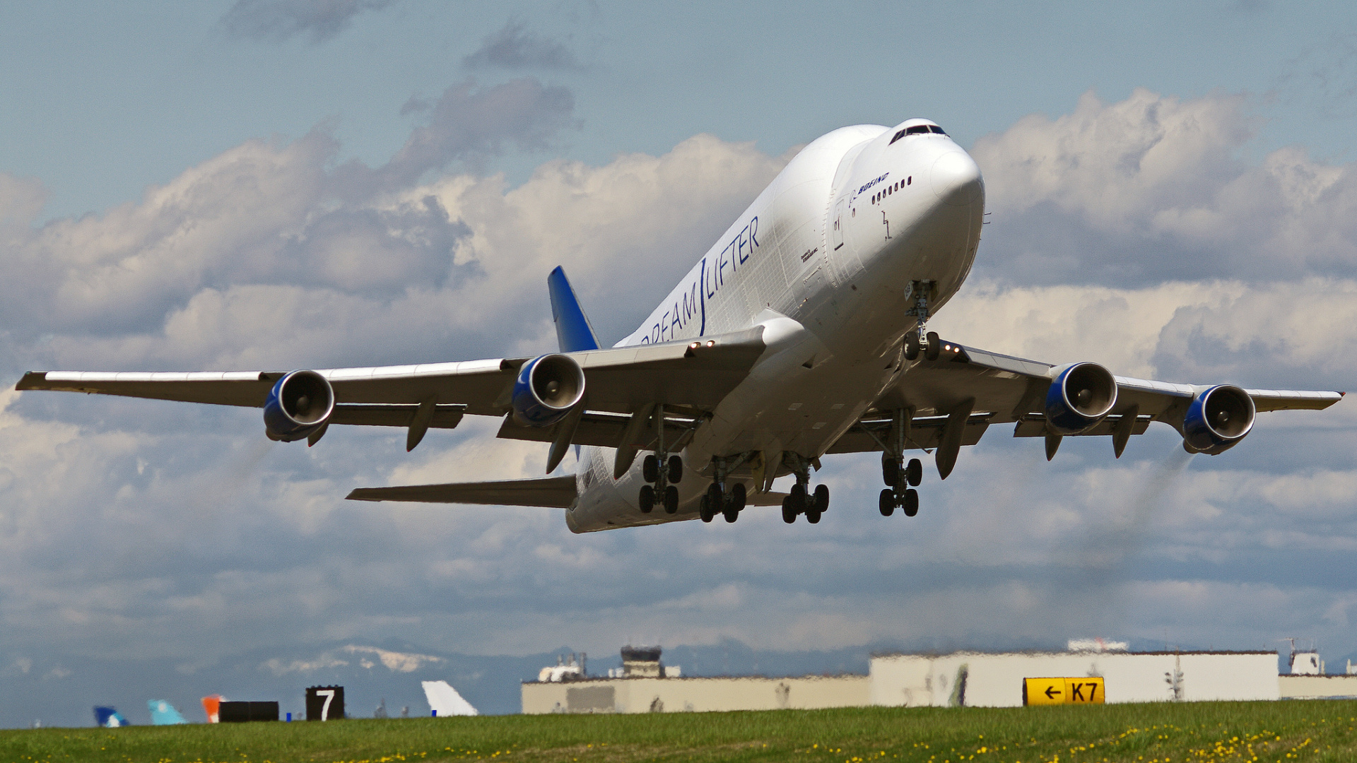 Boeing Dreamlifter, Heavy cargo transport, Airlift capability, Massive logistics, 1920x1080 Full HD Desktop