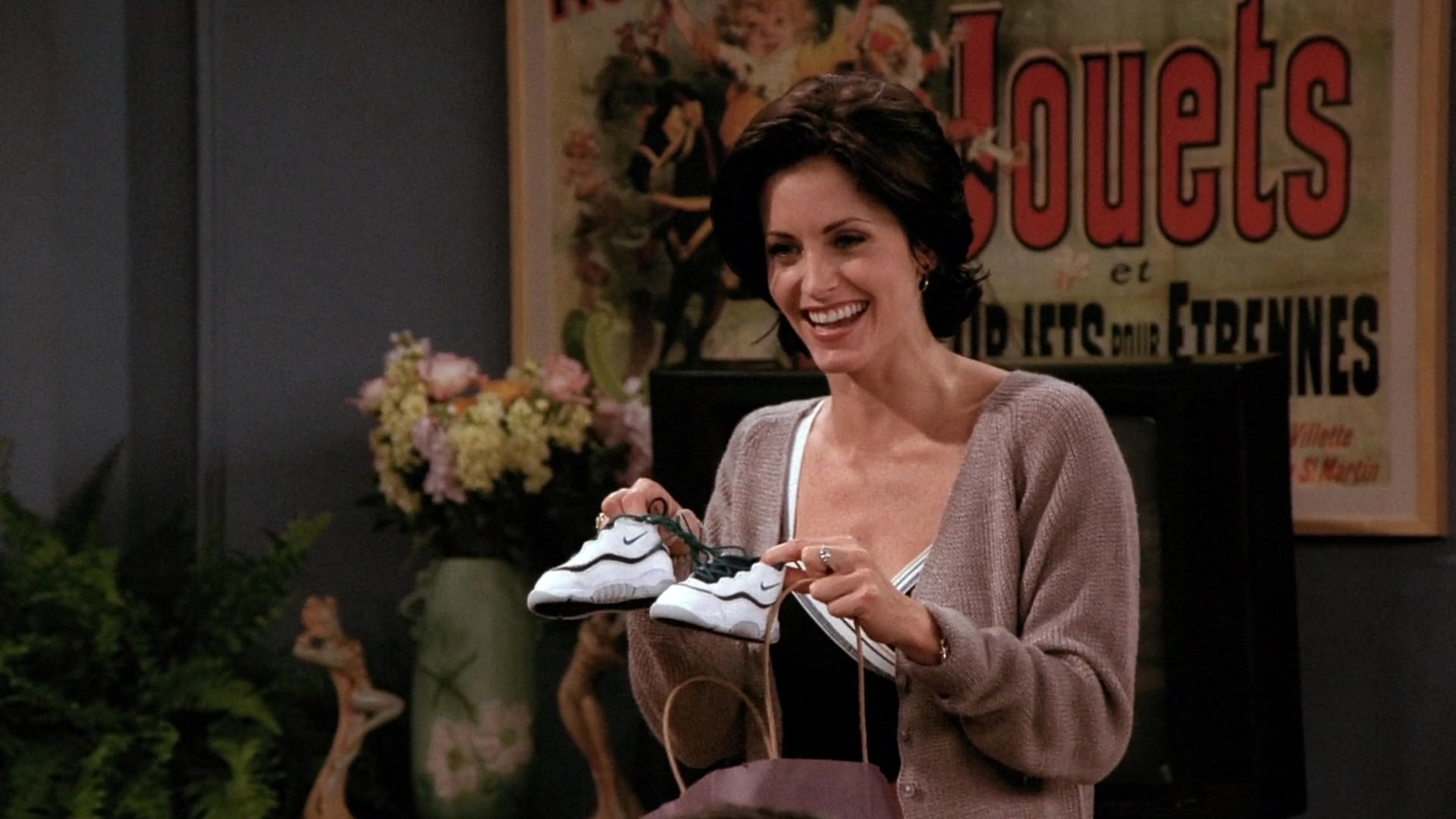 Courteney Cox, Monica Geller, Friends episode, Baby boys sneakers, 1920x1080 Full HD Desktop