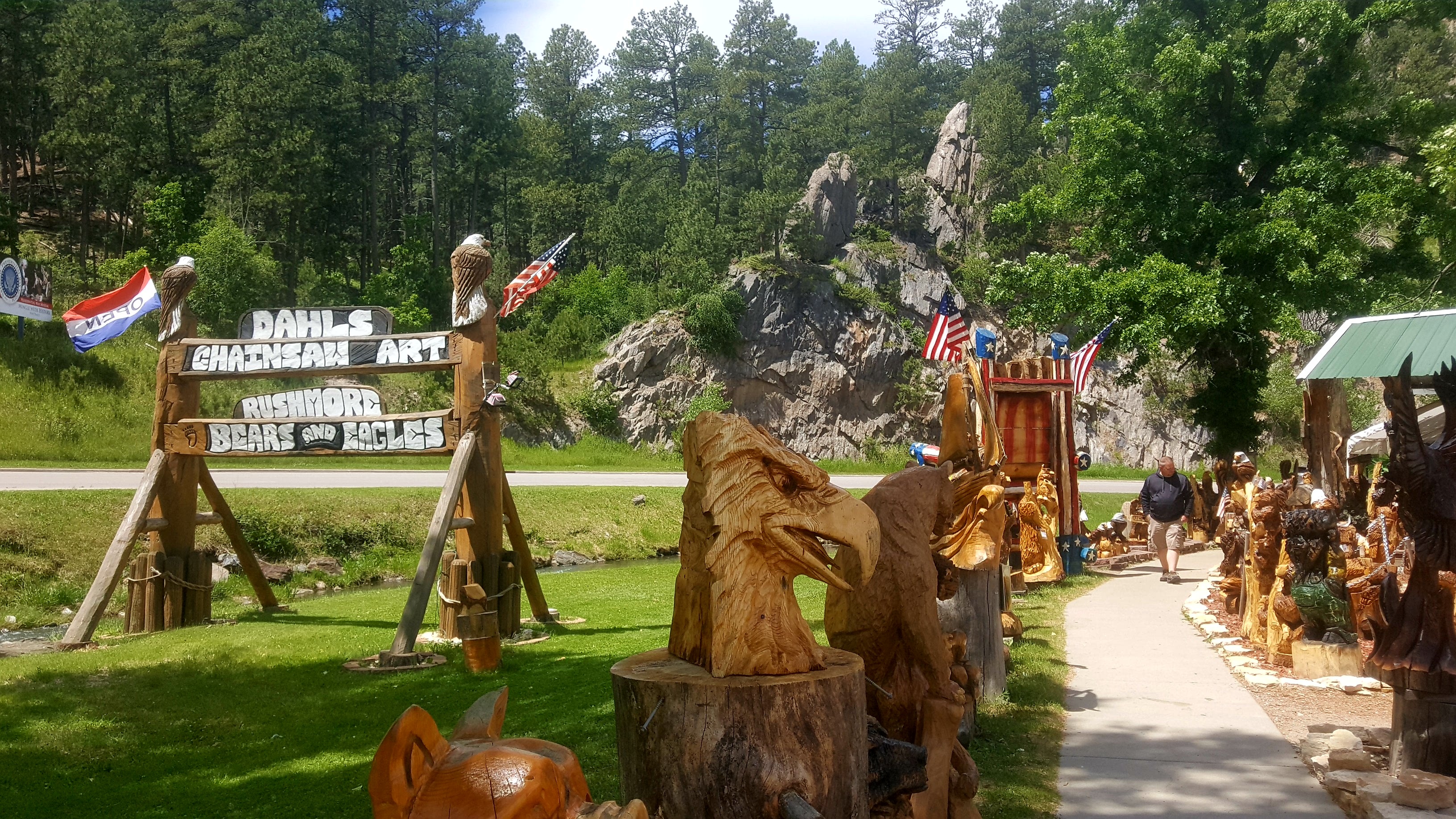 Keystone art, Chainsaw masterpiece, South Dakota attraction, Dahl's art, 3270x1840 HD Desktop