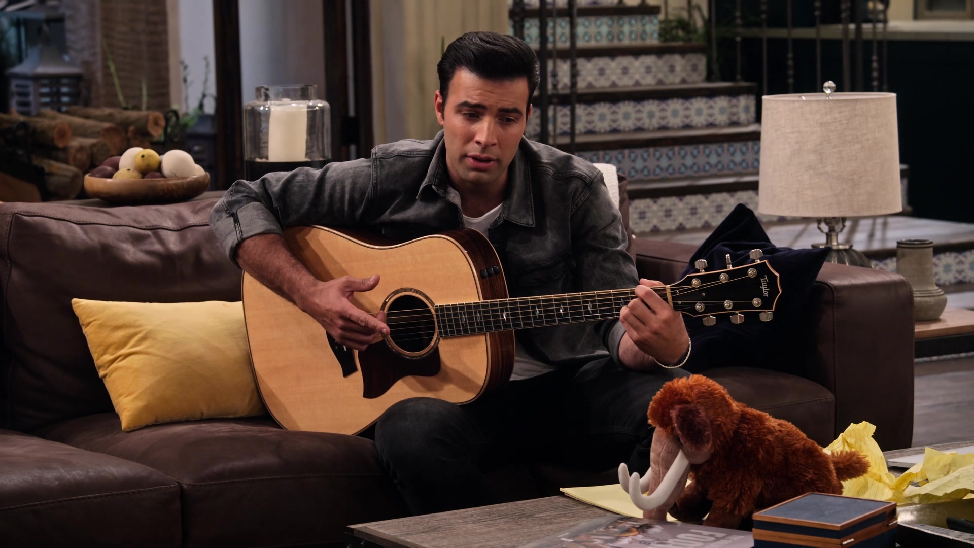 Jencarlos Canela as Victor, Expanding Universe of Ashley Garcia, Taylor guitar, S01E09, 1920x1080 Full HD Desktop