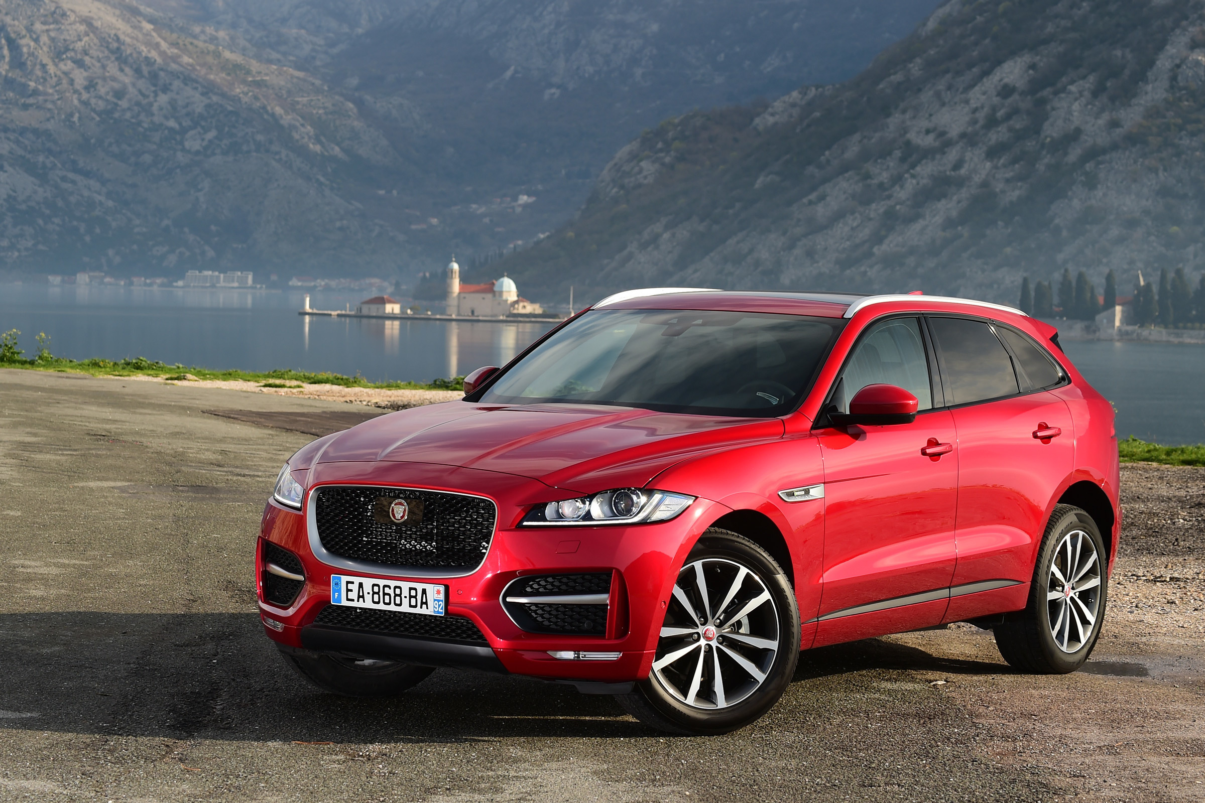 Jaguar F-PACE, Striking visuals, HD wallpapers, 50 options, 2400x1600 HD Desktop