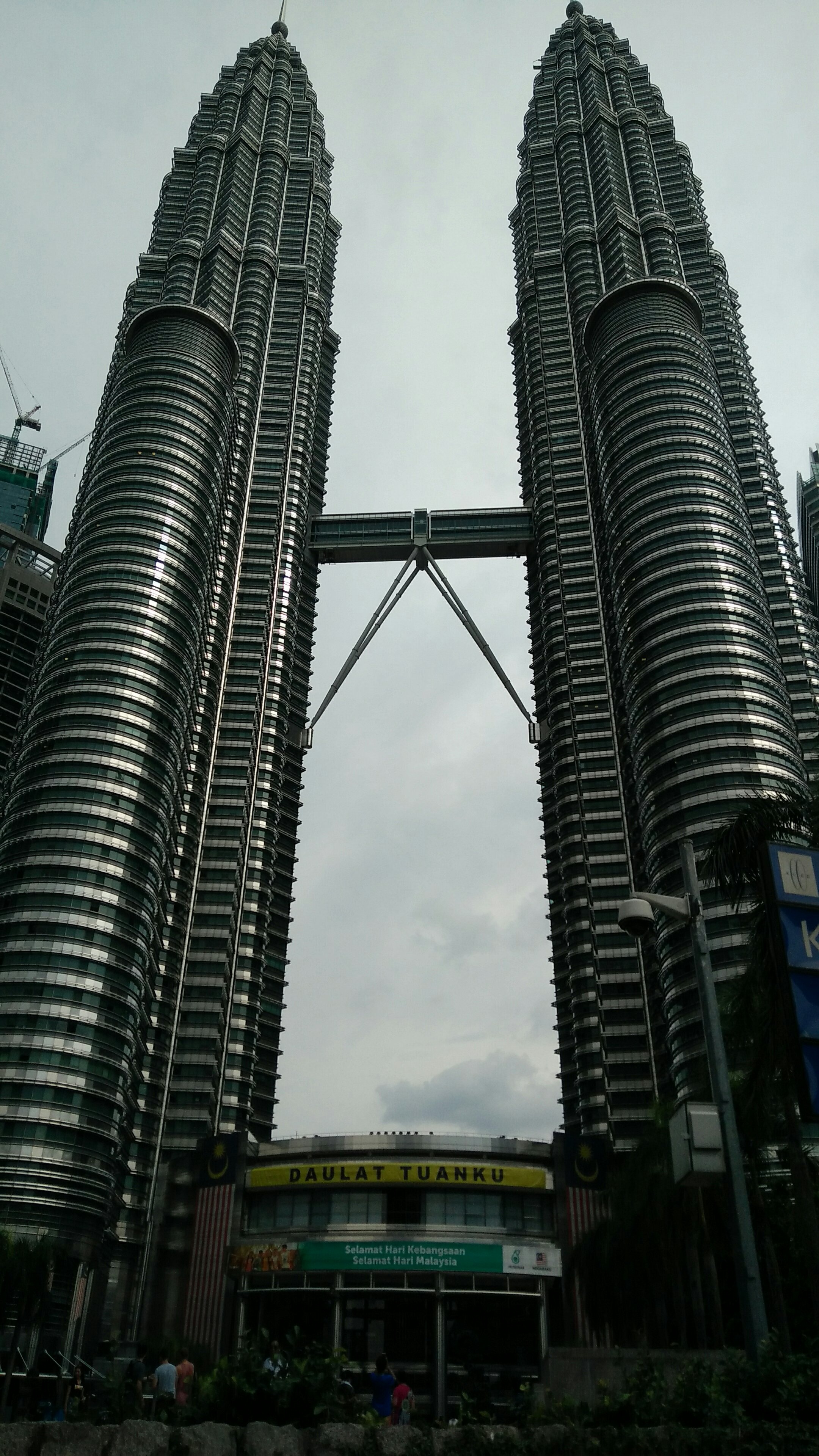 Kuala Lumpur, Mr & Mrs Hale, 2160x3840 4K Phone