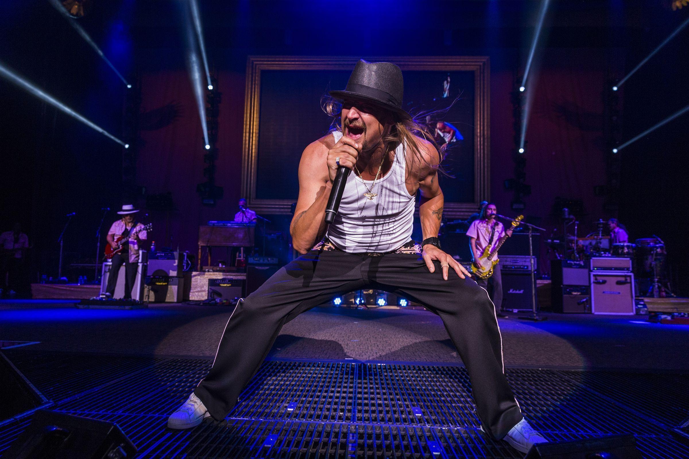 Kid Rock, Music legend, Energetic performances, Iconic rockstar, 2400x1600 HD Desktop