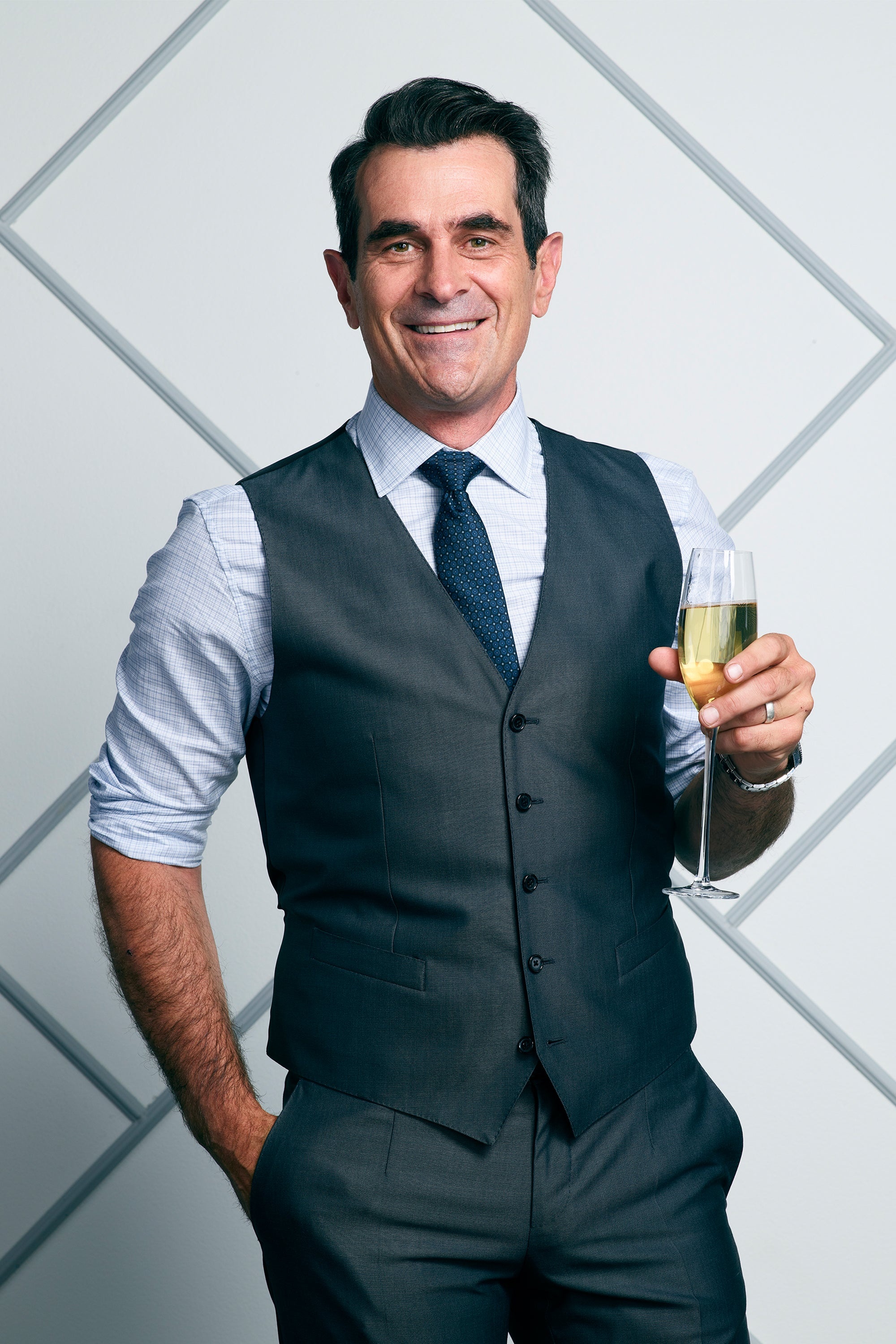 Phil Dunphy, Modern Family (TV Series) Wallpaper, 2000x3000 HD Phone