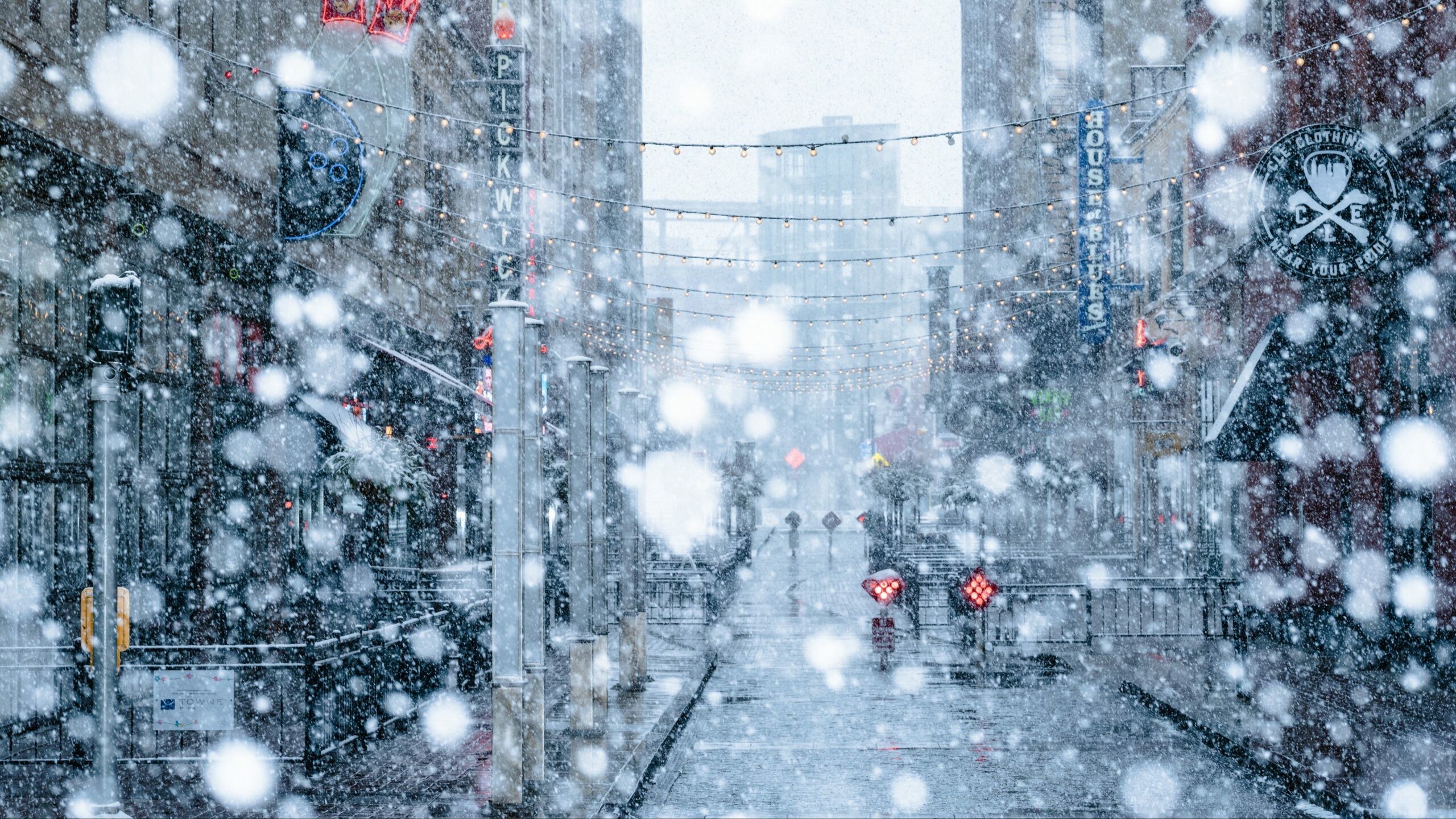 Snowy City, Snowfall Wallpaper, 2560x1440 HD Desktop