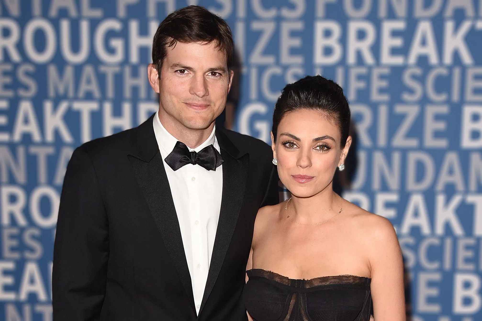 Ashton Kutcher, Mila Kunis, Shared house, Relationship news, 2020x1350 HD Desktop