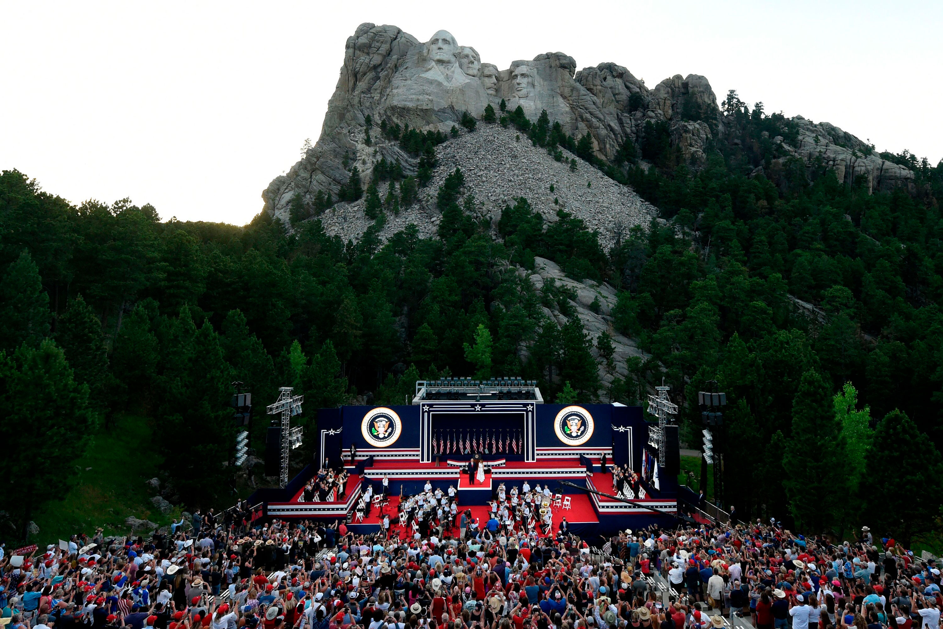 Keystone, South Dakota, Covid testing not required, Park staff working, 3000x2000 HD Desktop