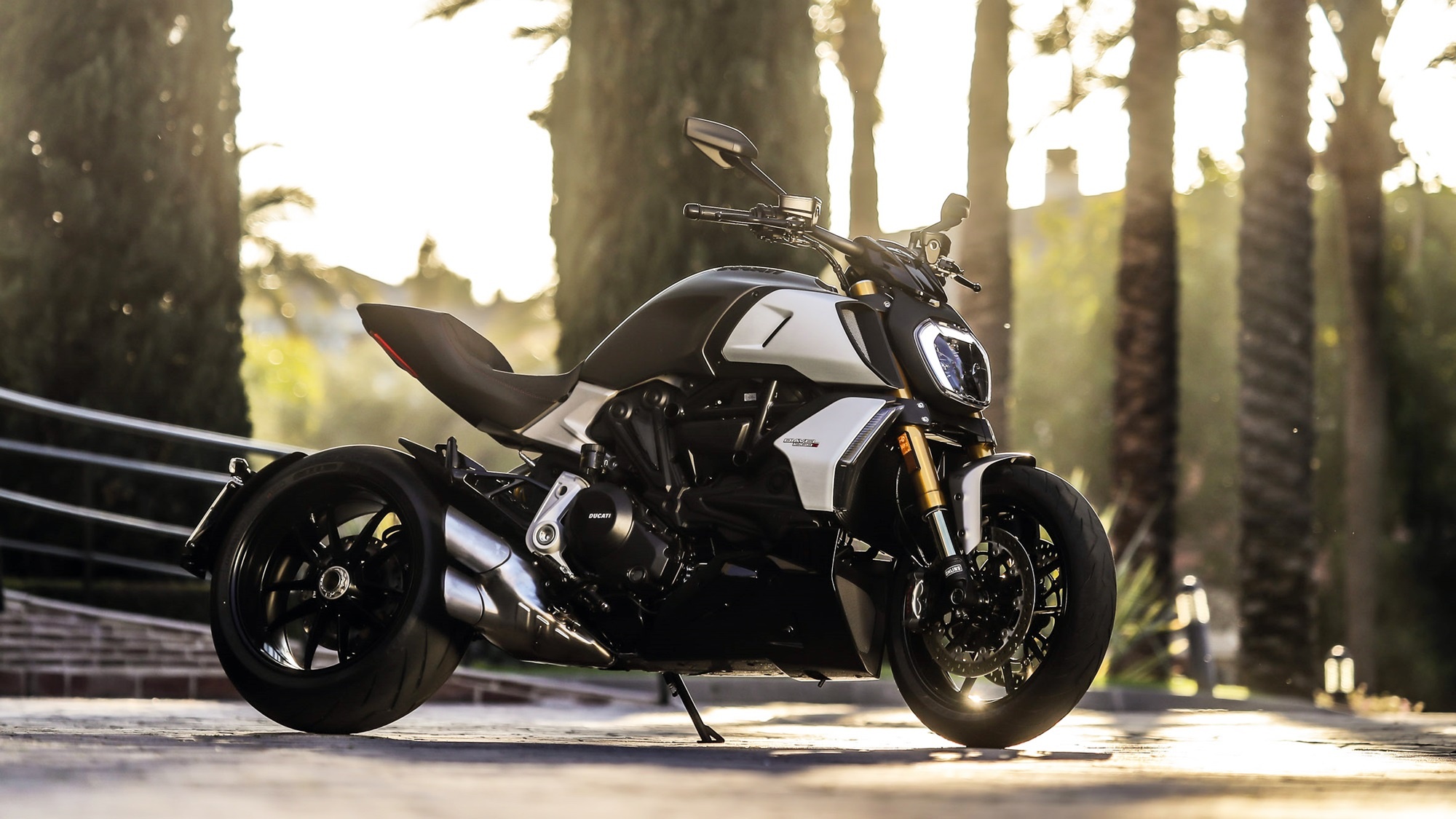 Ducati Diavel 1260, Intense power, Striking visuals, Ultimate performance, 2000x1130 HD Desktop