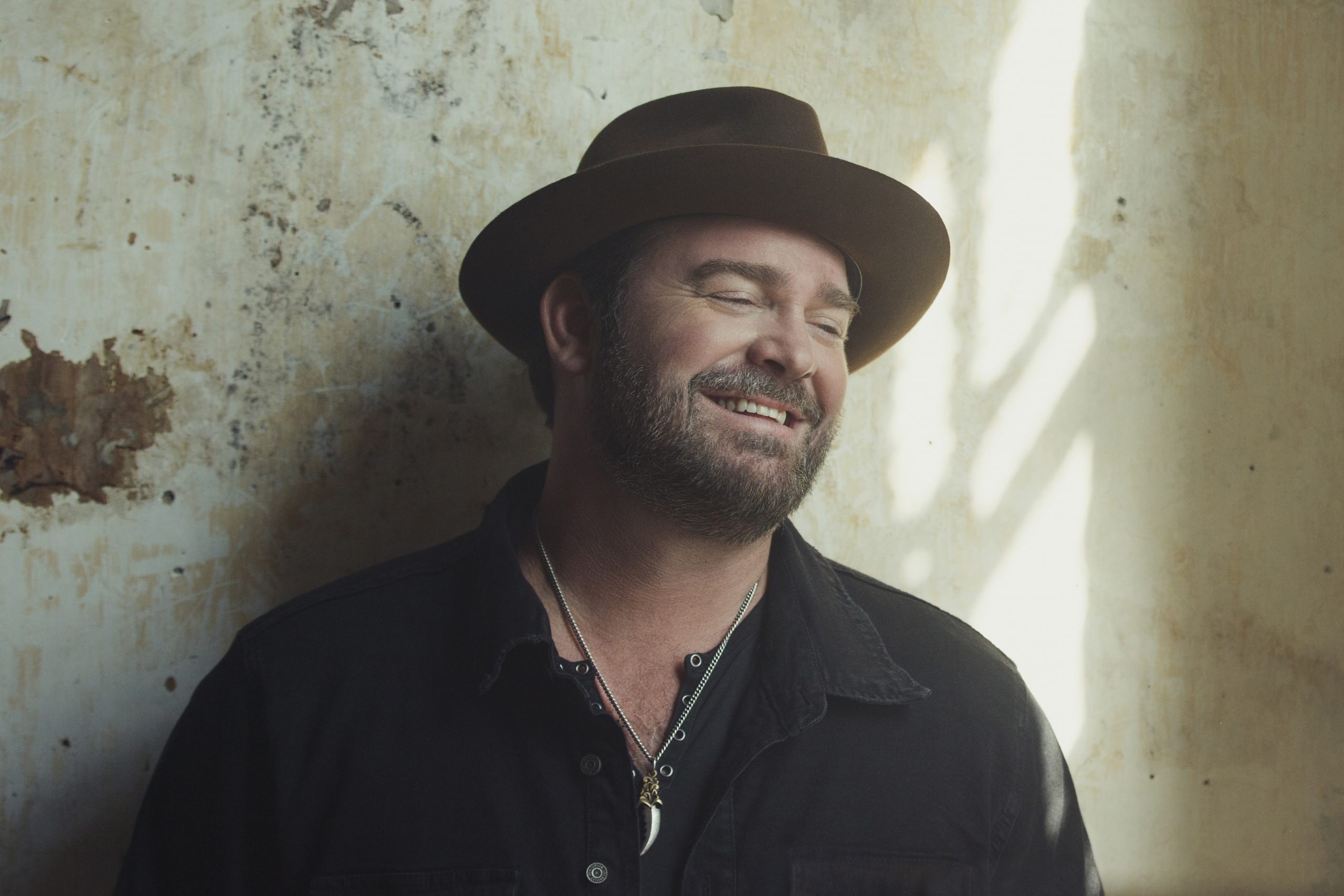 Lee Brice, Hilarious wedding crasher video, Soul Sounds Like Nashville, 2560x1710 HD Desktop