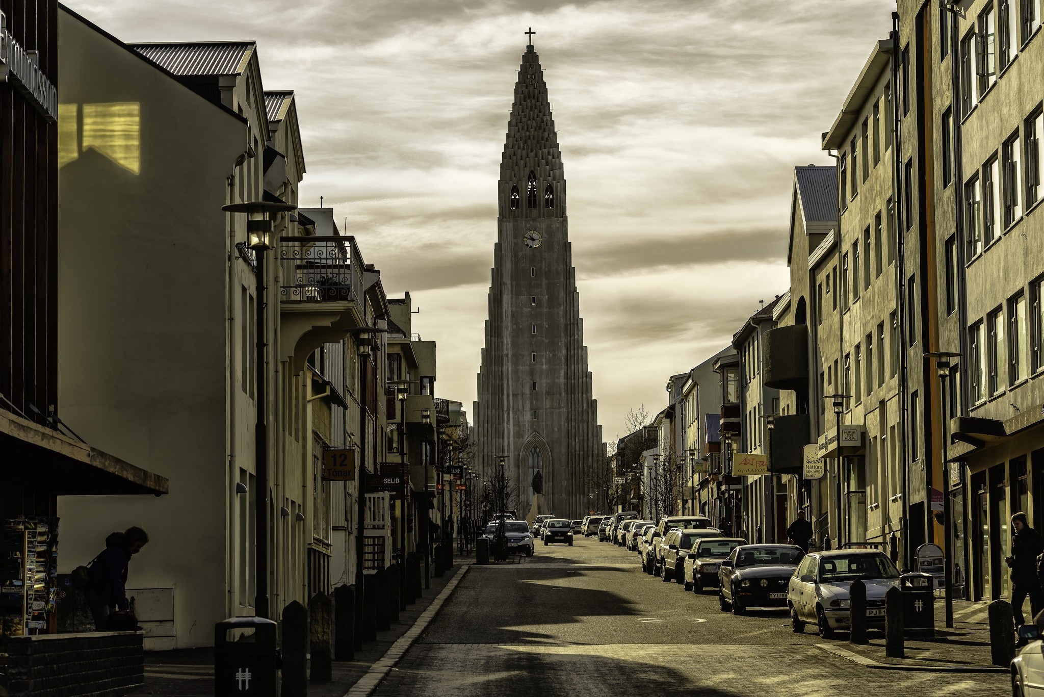 Reykjavik, Architecture balconies building, 2050x1370 HD Desktop