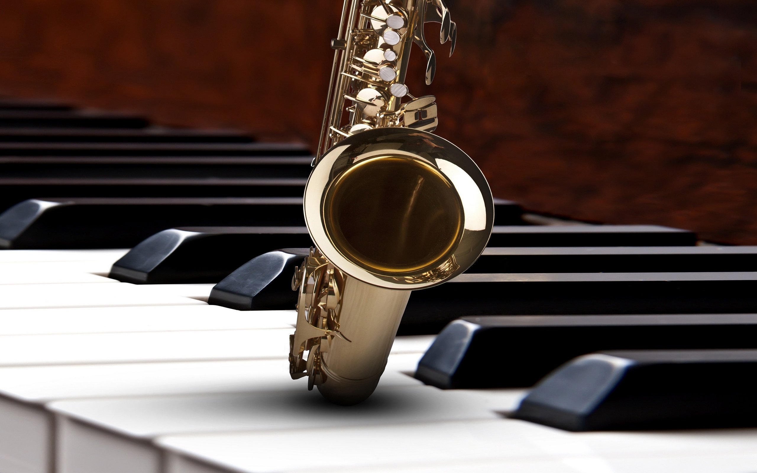 Saxophone HD wallpaper, Striking visual appeal, Artistic representation, Musical inspiration, 2560x1600 HD Desktop