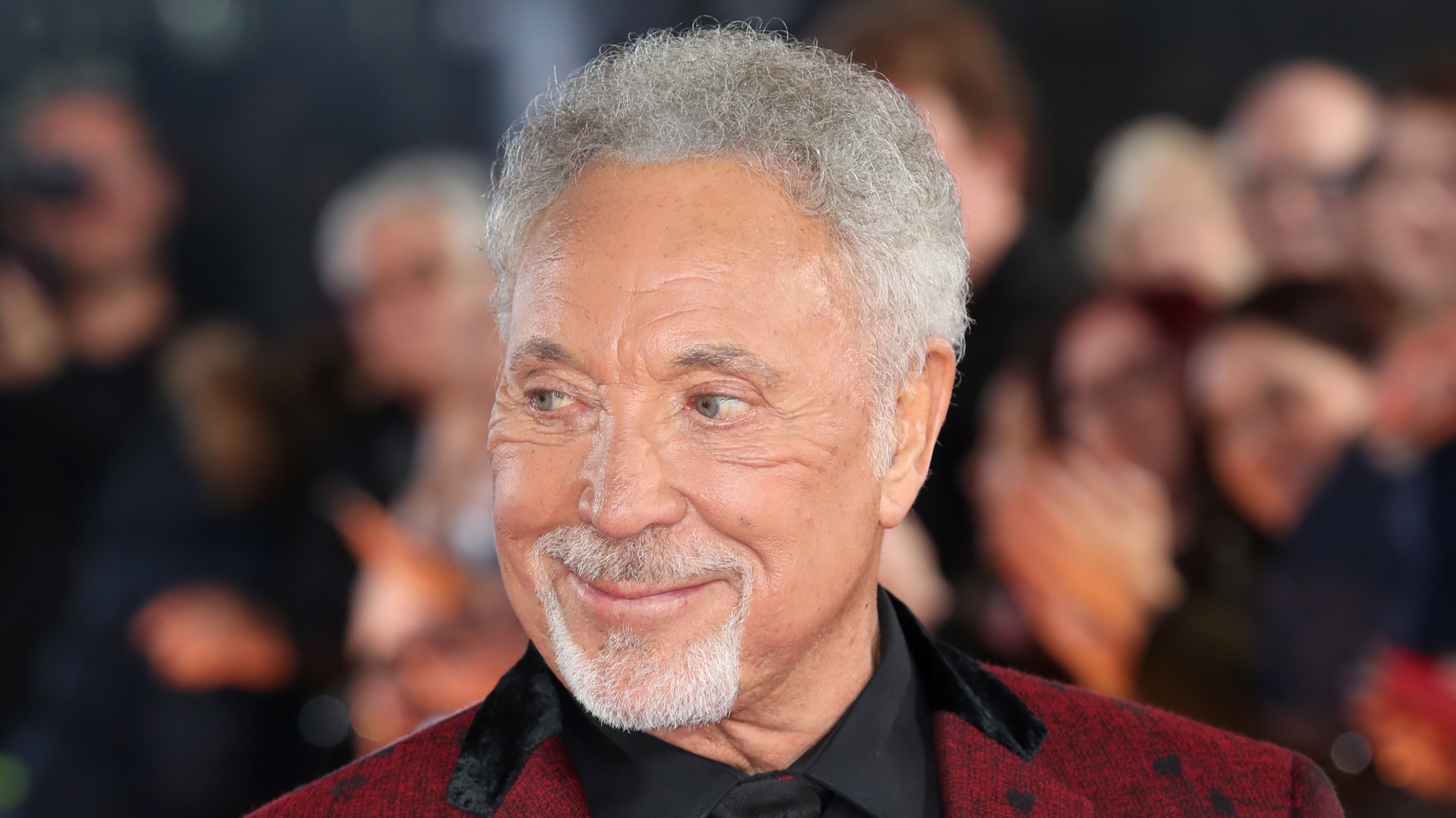 Tom Jones, Emotional performance, The Voice, Fellow judges, 3520x1980 HD Desktop