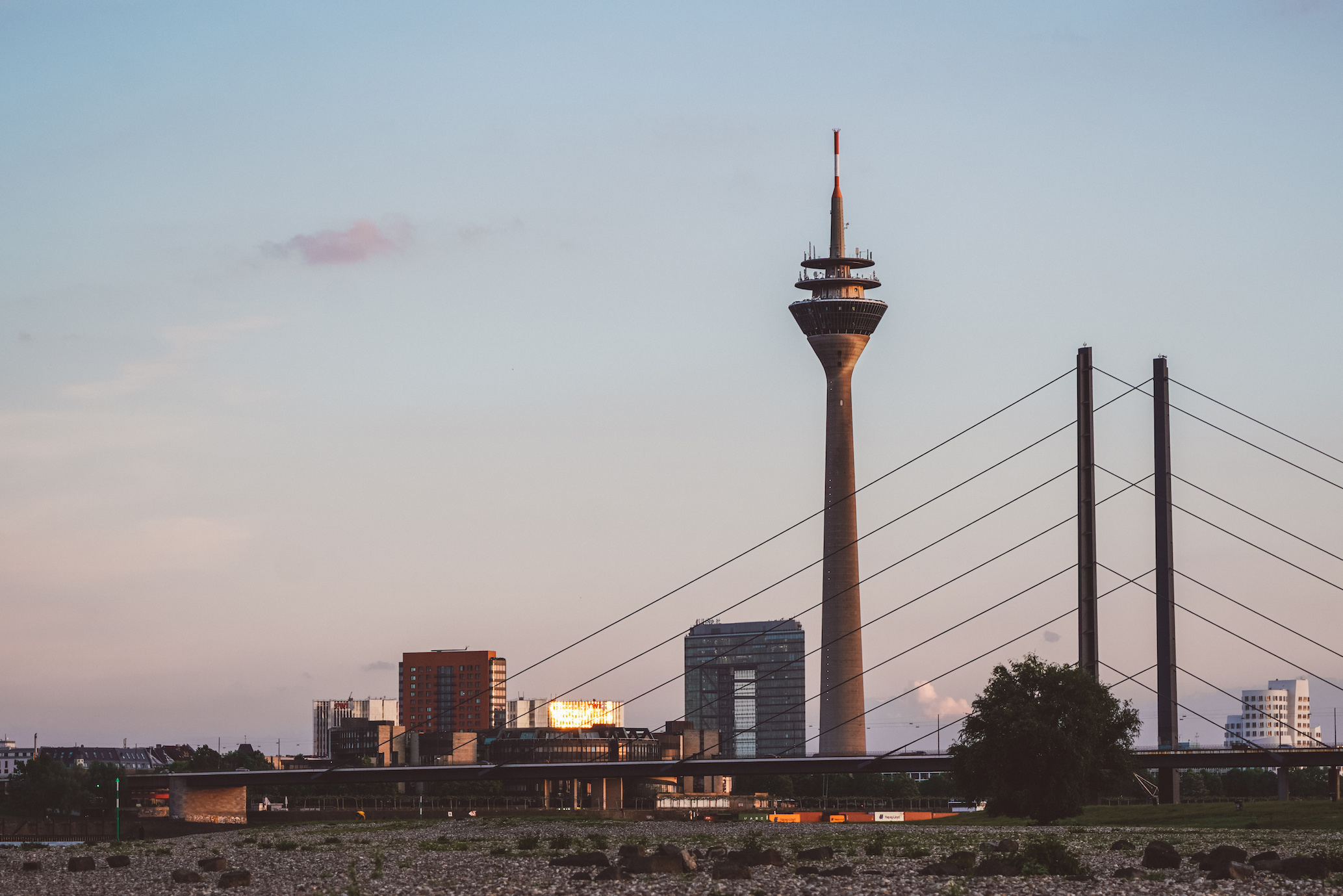 Dusseldorf Skyline, Instagram-worthy spots, Photography in Dusseldorf, Cultural exploration, 2070x1380 HD Desktop