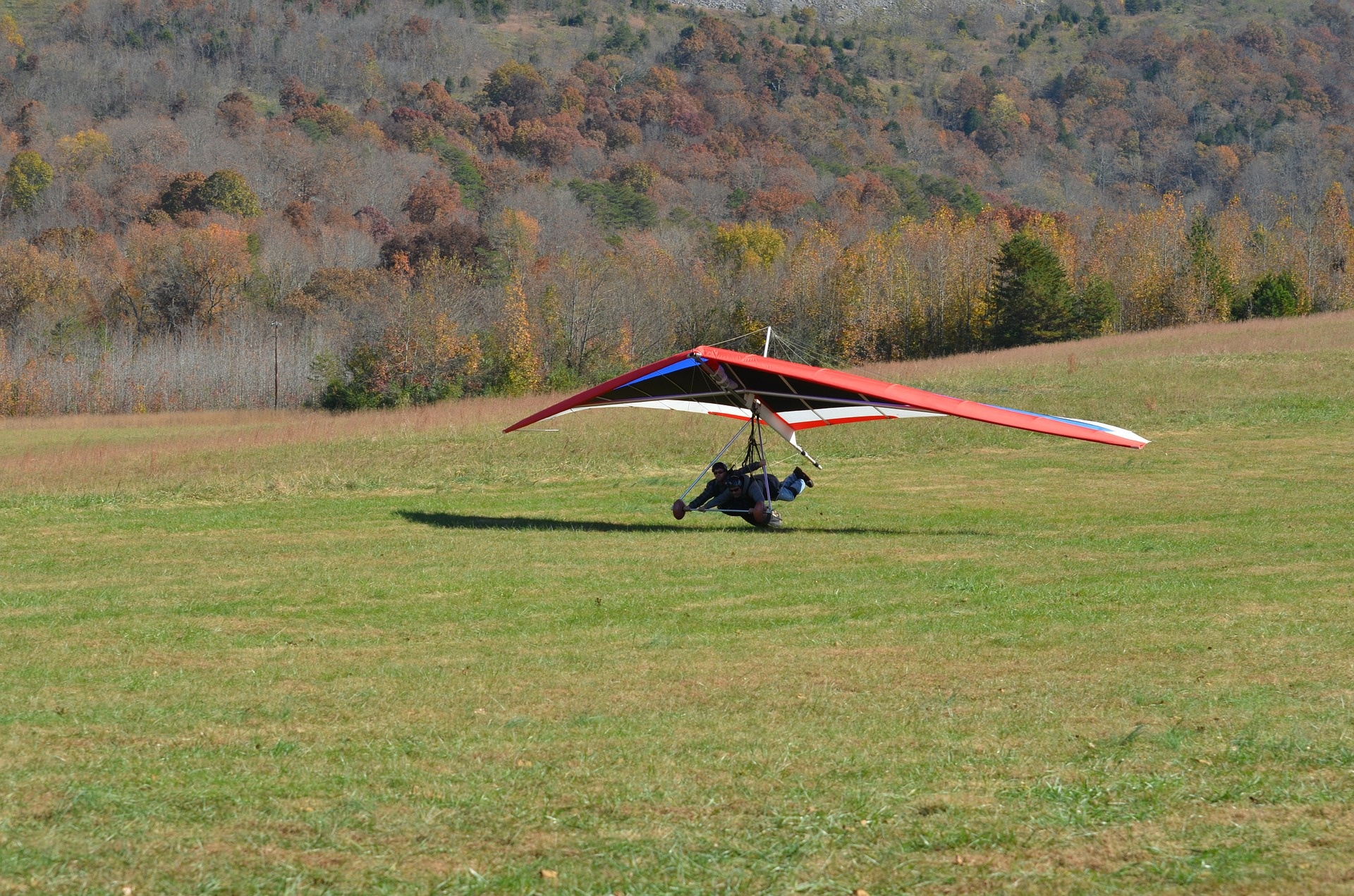 Thrilling hang gliding, Breathtaking scenery, High-flying adventure, Unforgettable glides, 1920x1280 HD Desktop