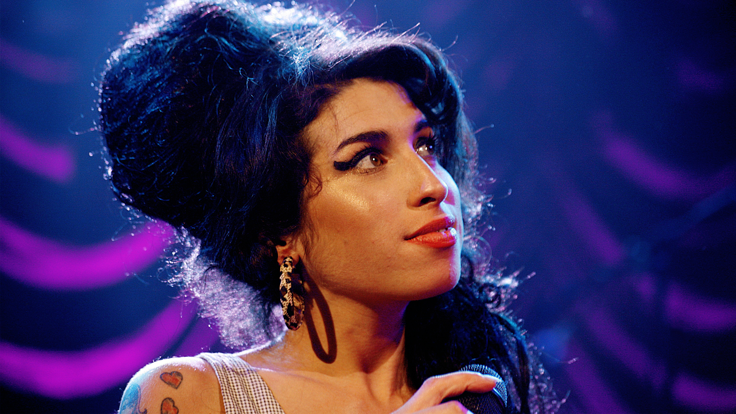 Amy Winehouse, HD wallpaper, Stunning background, Captivating image, 2560x1440 HD Desktop