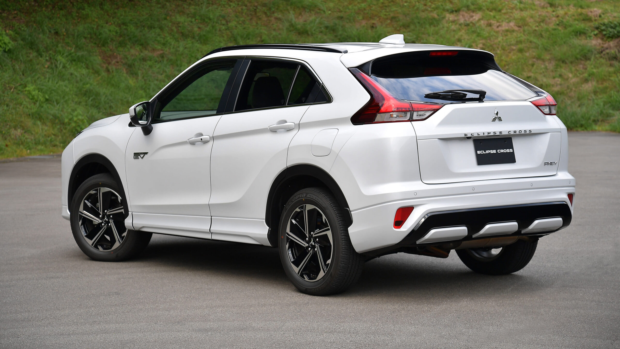 PHEV 2022, Mitsubishi Eclipse Cross Wallpaper, 2560x1440 HD Desktop