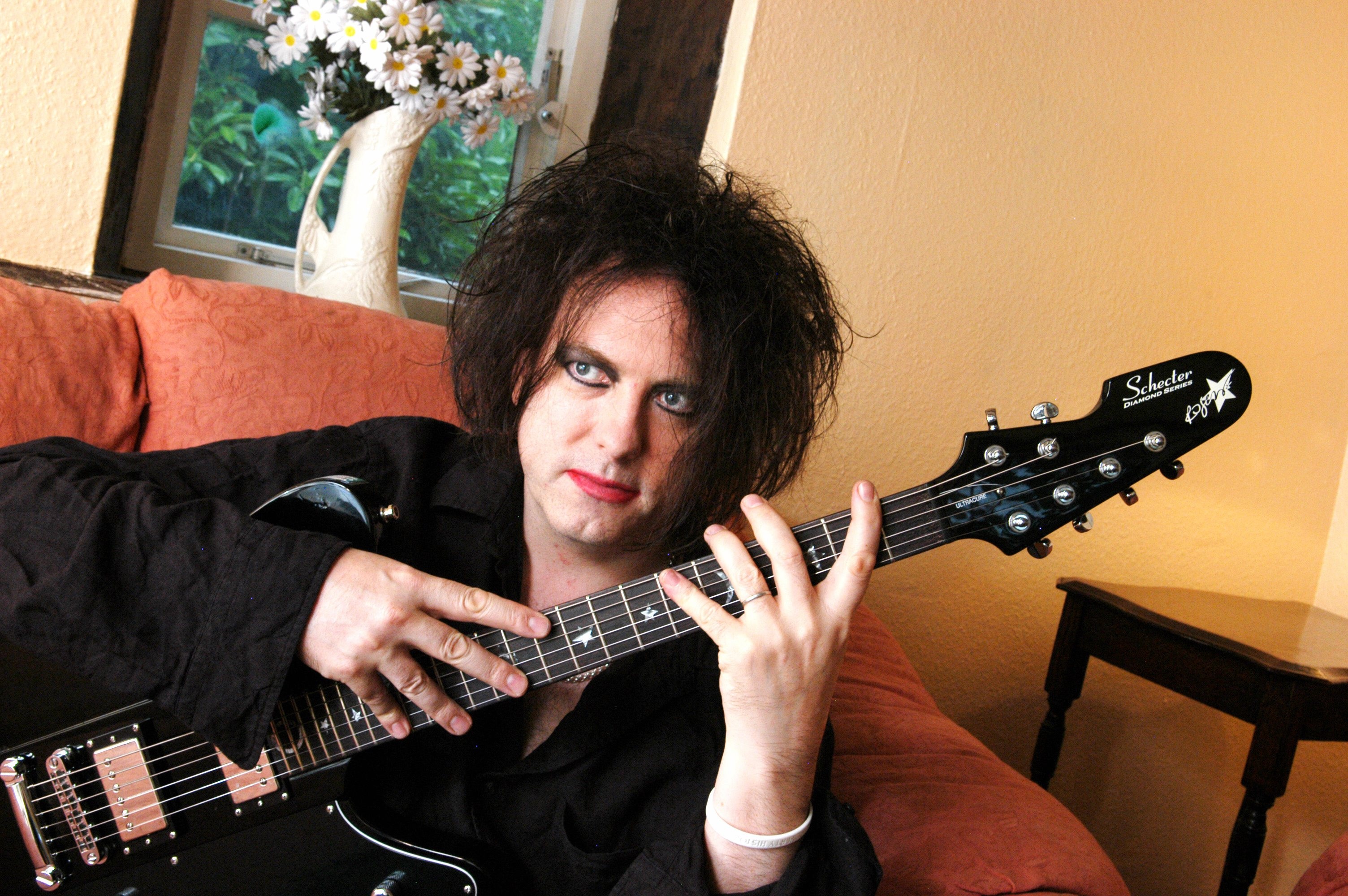 Robert Smith, Goth royalty, Music icon, Defying stereotypes, 3010x2000 HD Desktop