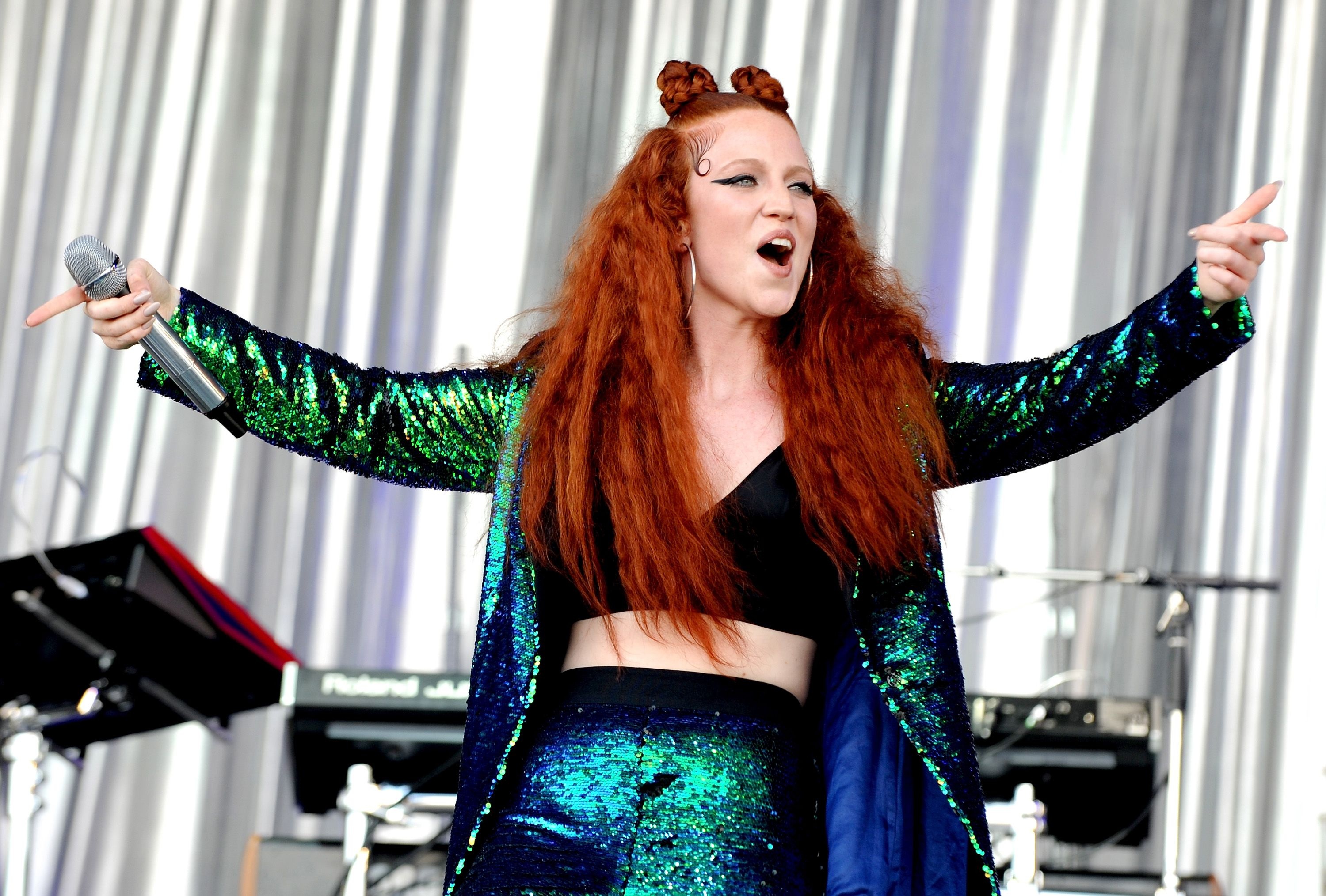 Jess Glynne, Glastonbury performance, Pyramid stage, 3000x2030 HD Desktop