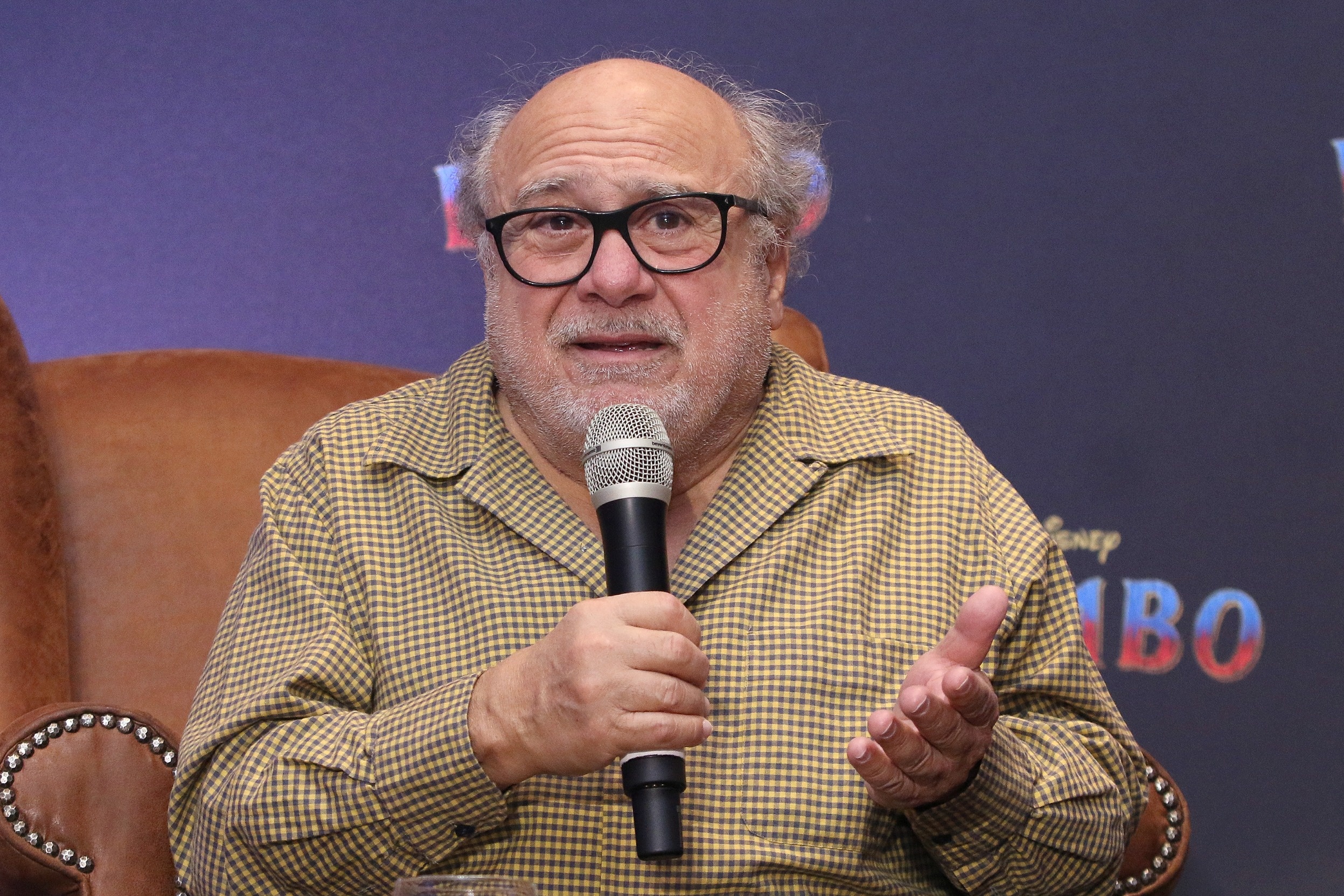 Danny DeVito, Twitter verification, Outrage, 2500x1670 HD Desktop