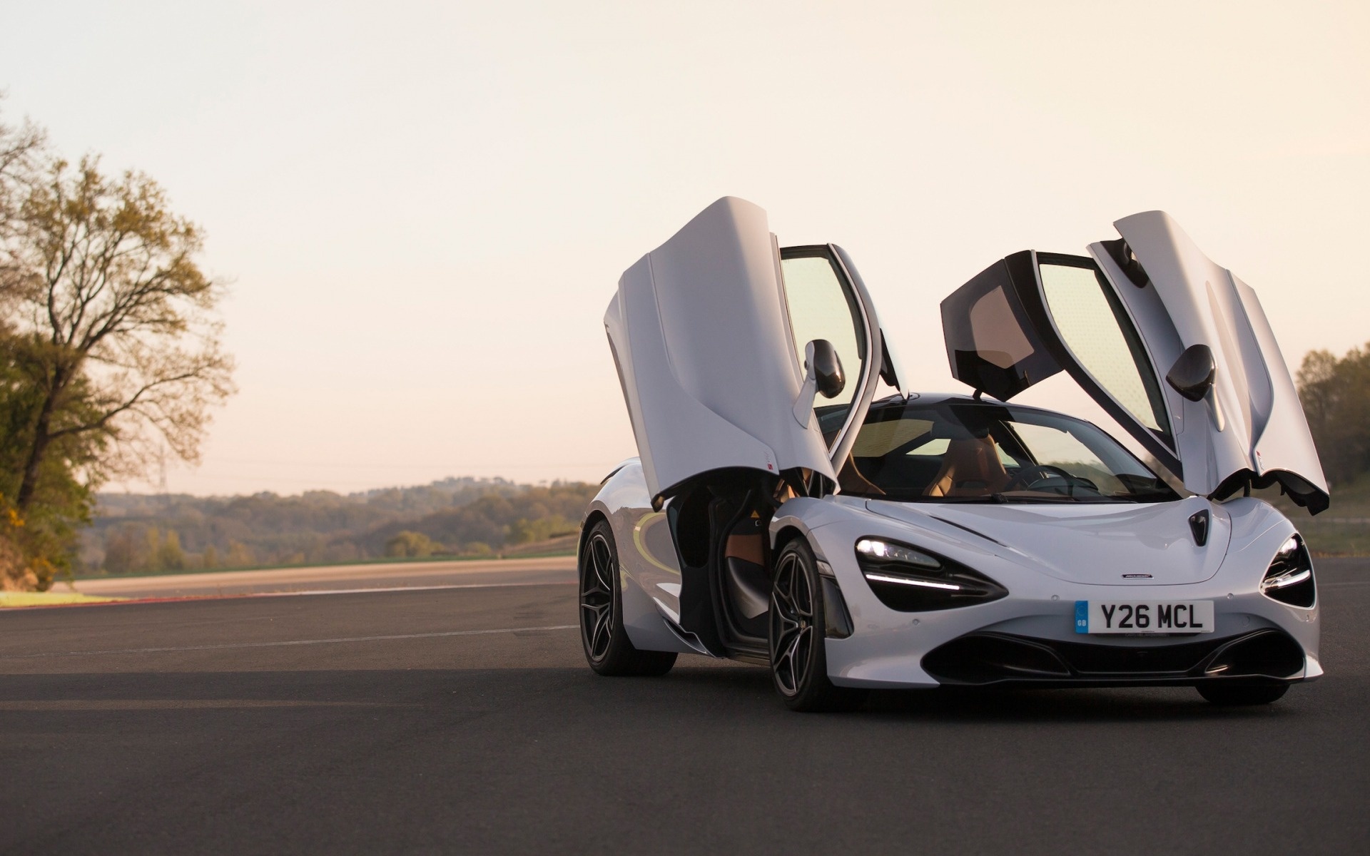 McLaren 720S, White beauty, Racing heritage, Impeccable craftsmanship, 1920x1200 HD Desktop