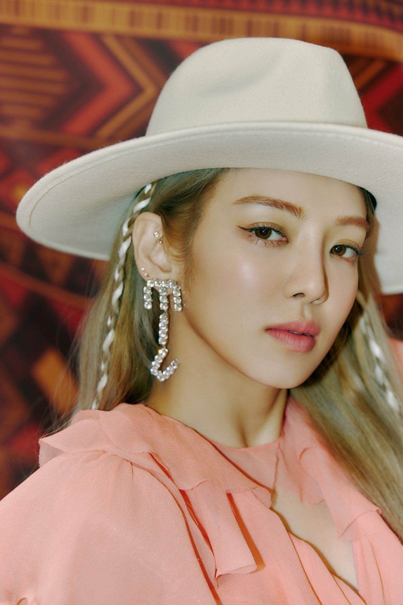 Hyoyeon, Girls' Generation, Twitter sensation, Iconic girl group member, 1370x2050 HD Phone