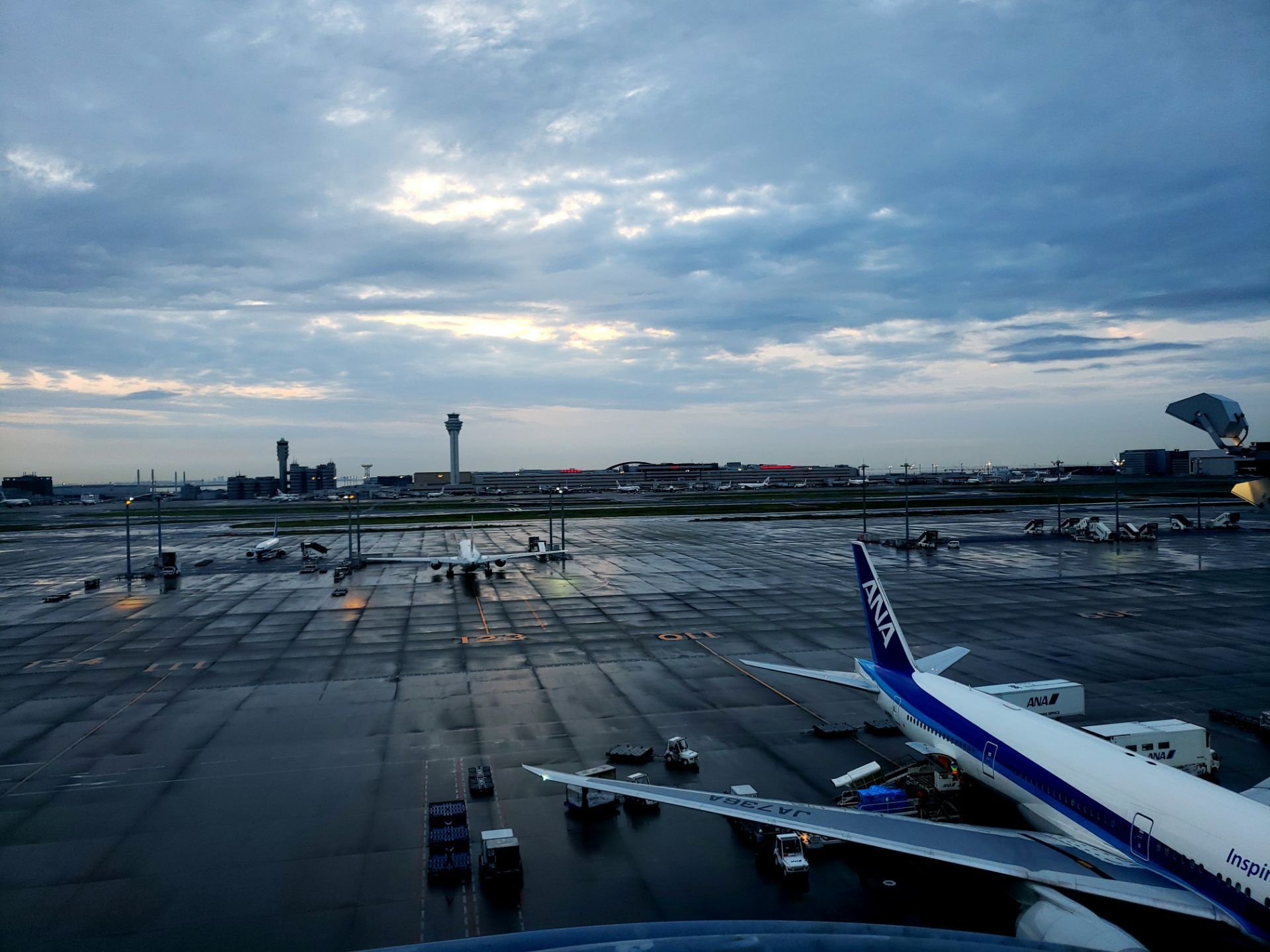 Haneda Airport, Terminal 2 observation deck, Haneda Airport attraction, Deck tickets, 1920x1440 HD Desktop