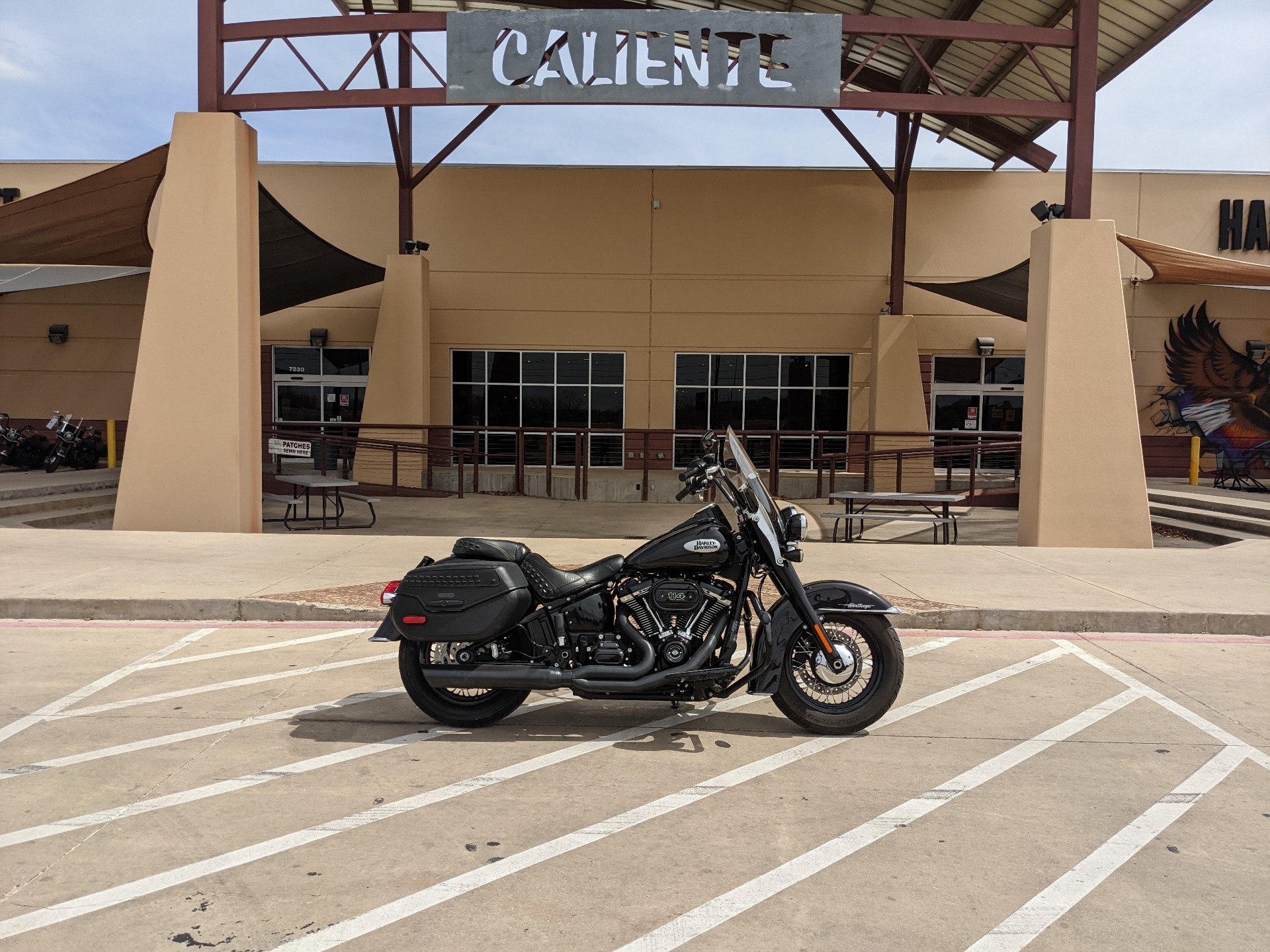 Harley-Davidson Heritage Classic 114, Classic motorcycle style, San Antonio edition, Black Jack Metallic, 1920x1440 HD Desktop