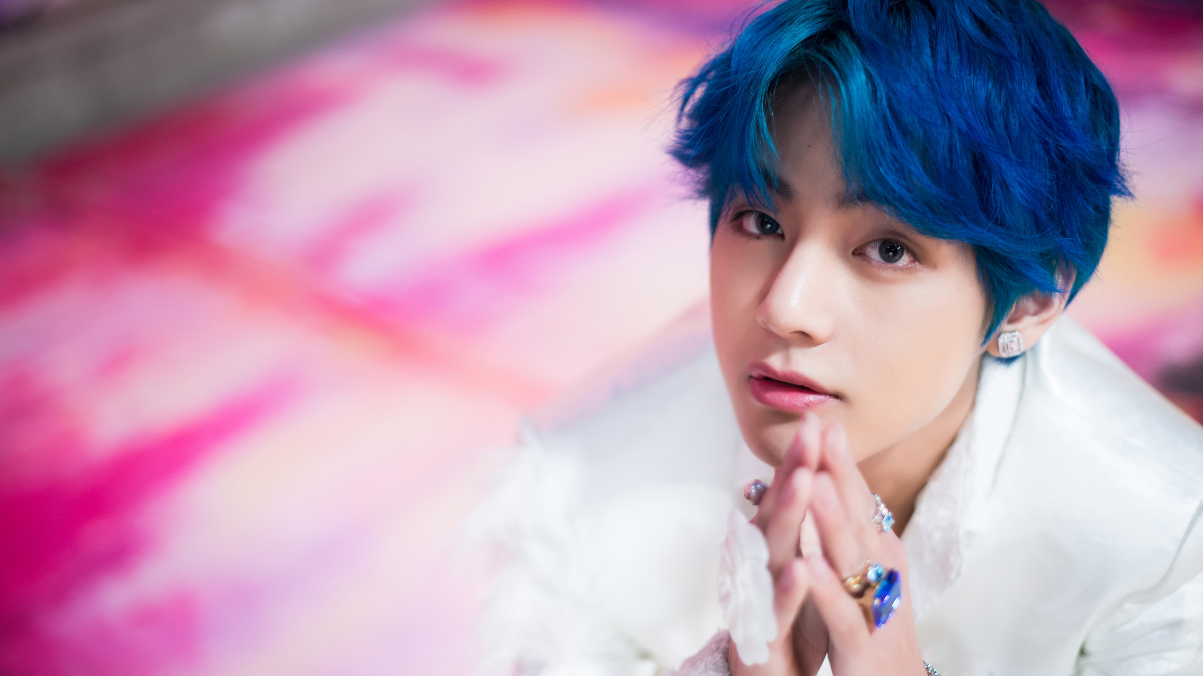 V (singer), BTS V wallpaper, Striking design, Visual appeal, 3840x2160 4K Desktop