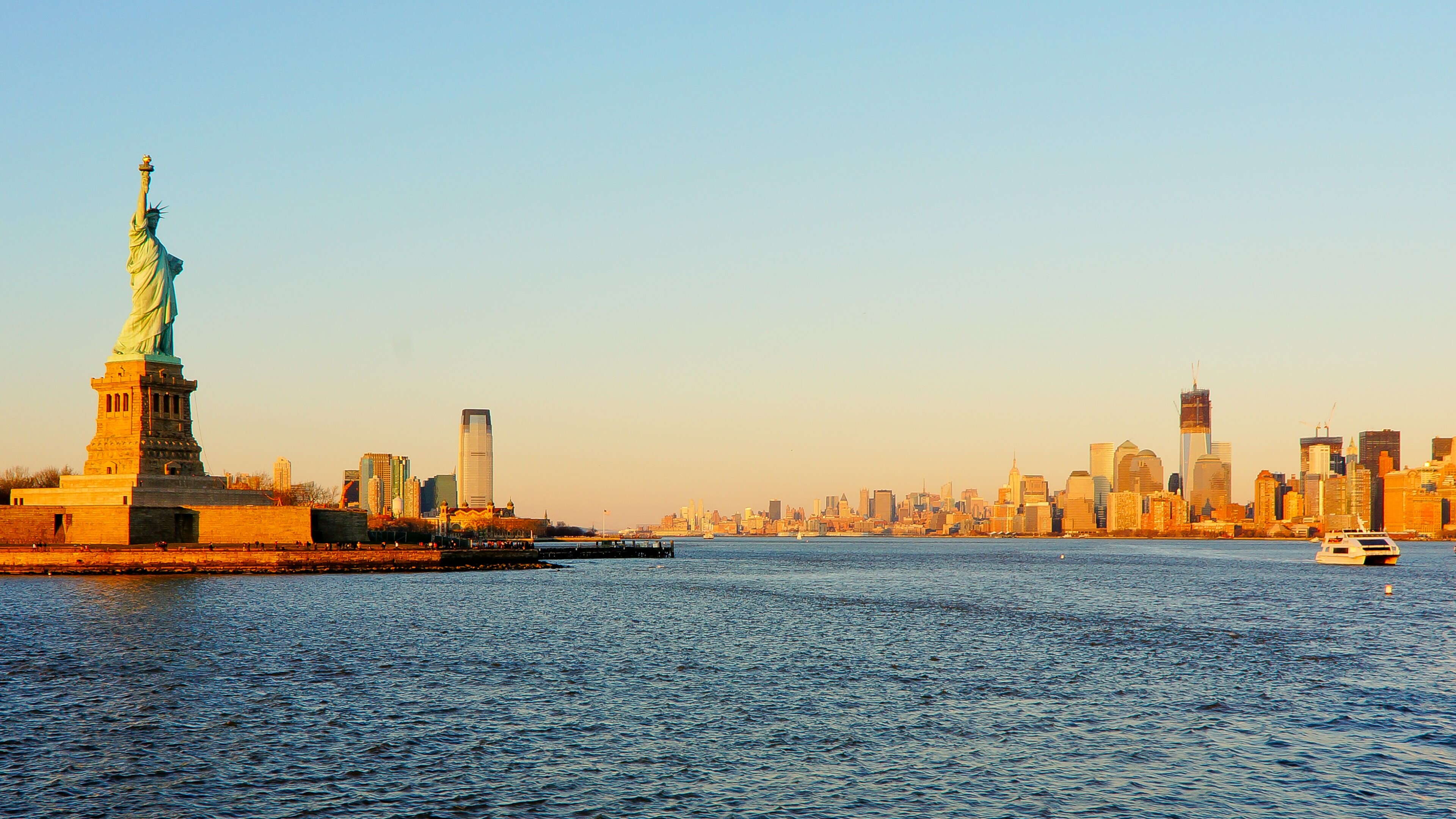 Statue of Liberty Ultra HD, Incredible detail and clarity, Perfect for high-resolution, 3840x2160 4K Desktop