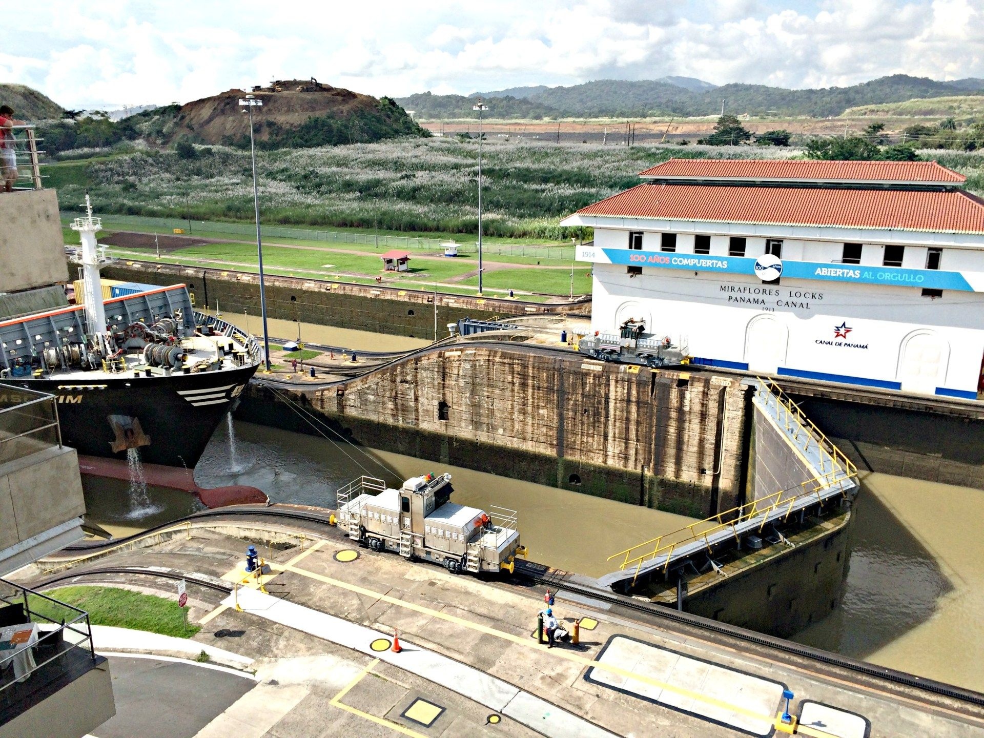 Miraflores locks, Panama Canal, Panama City, Panama, 1920x1440 HD Desktop