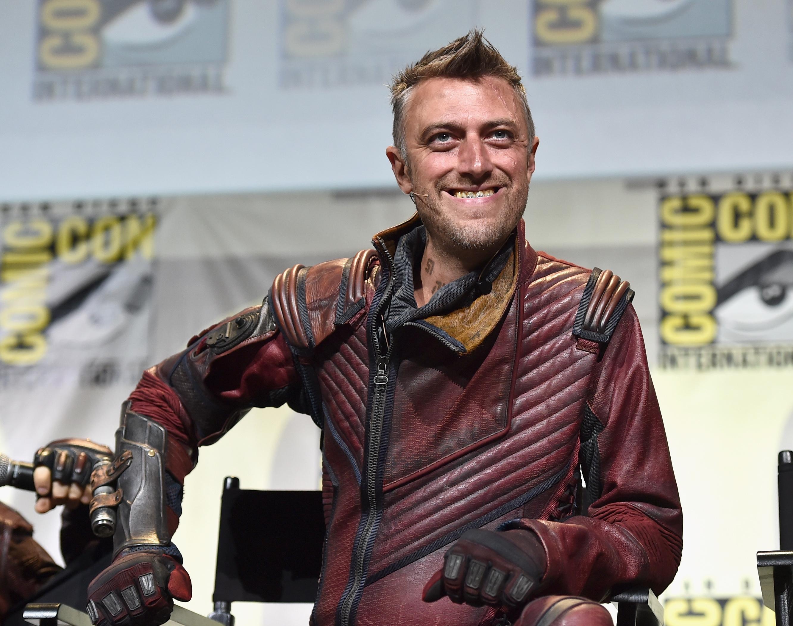 Sean Gunn, Biography, Height, Life story, 2670x2110 HD Desktop