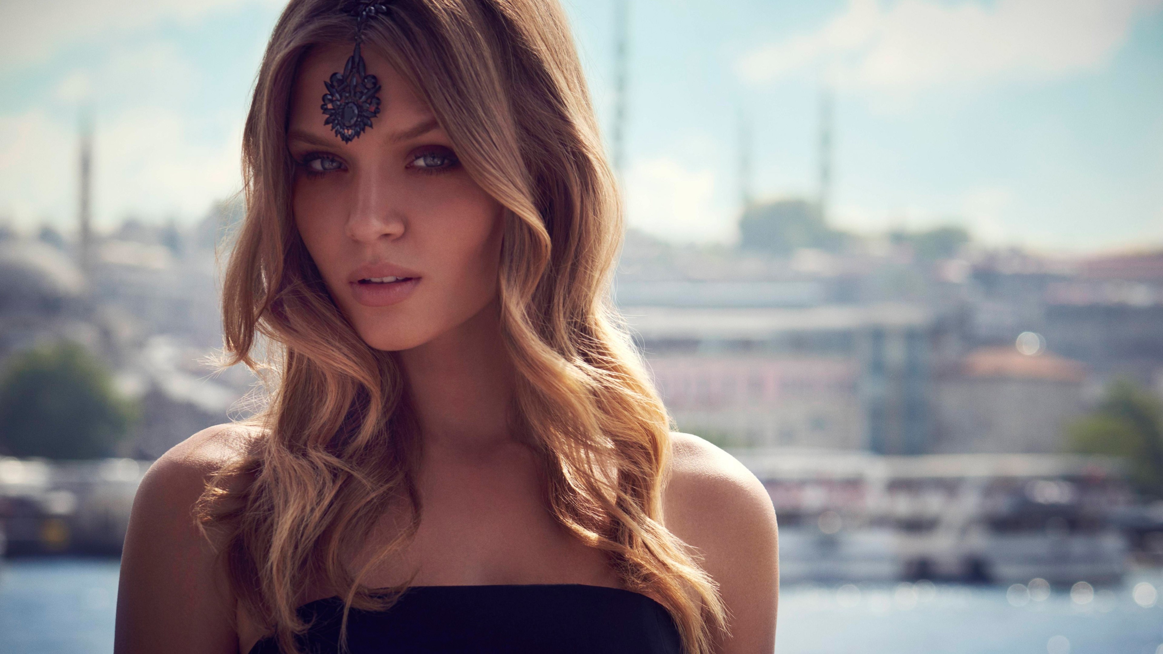 Josephine Skriver, Top fashion model, Victoria's Secret Angel, Runway goddess, 3840x2160 4K Desktop