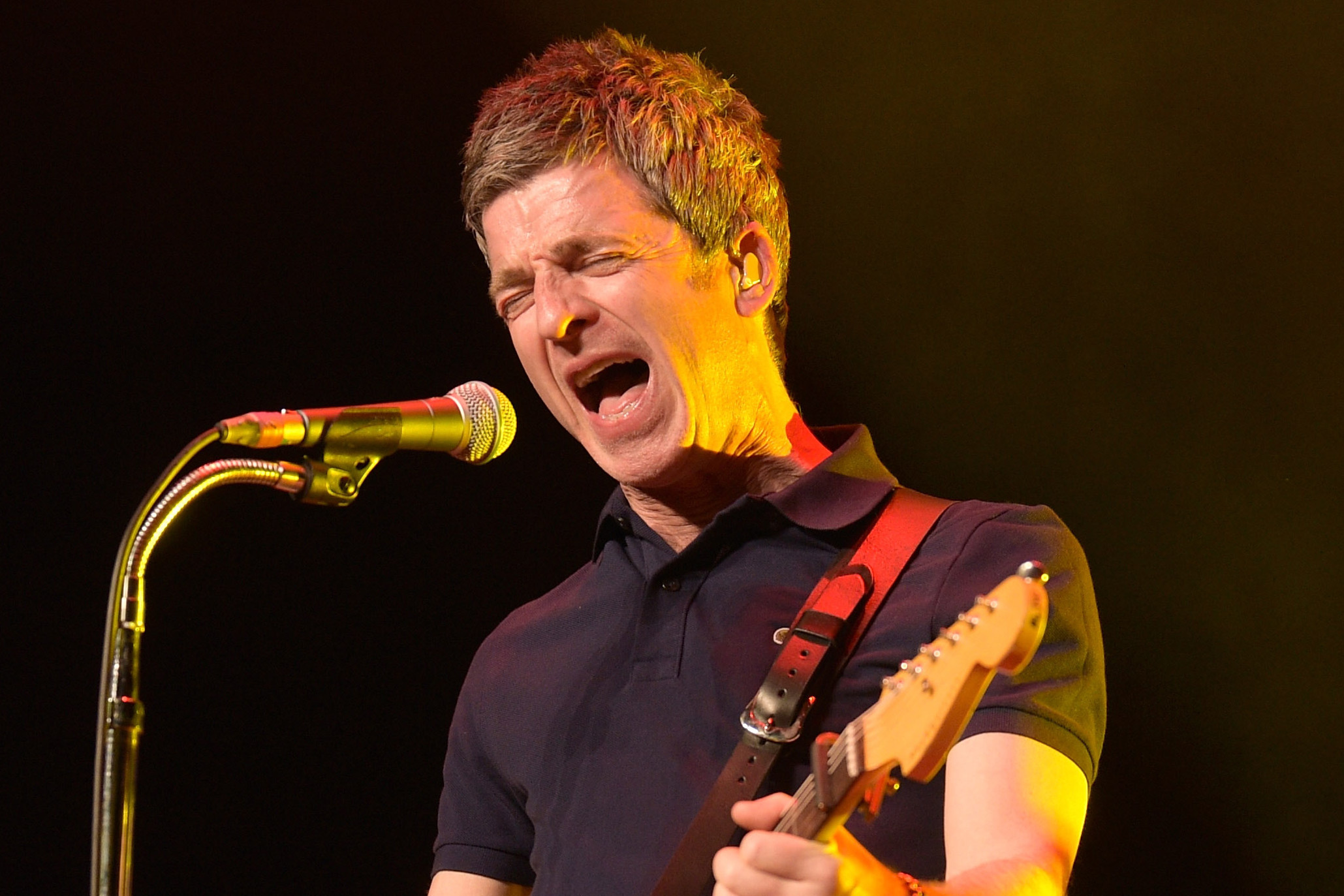 Noel Gallagher, Celebrating 51, Starry crowd, London, 2060x1380 HD Desktop