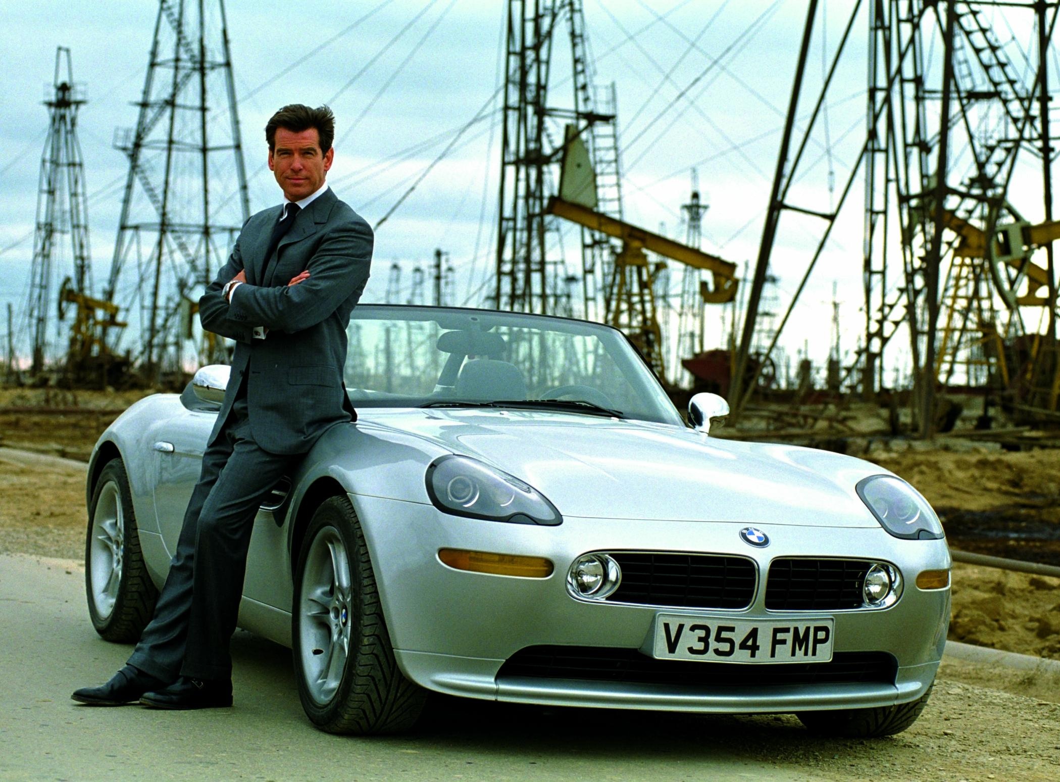 Pierce Brosnan, BMW Z8, James Bond promo, Fanpop, 2100x1550 HD Desktop