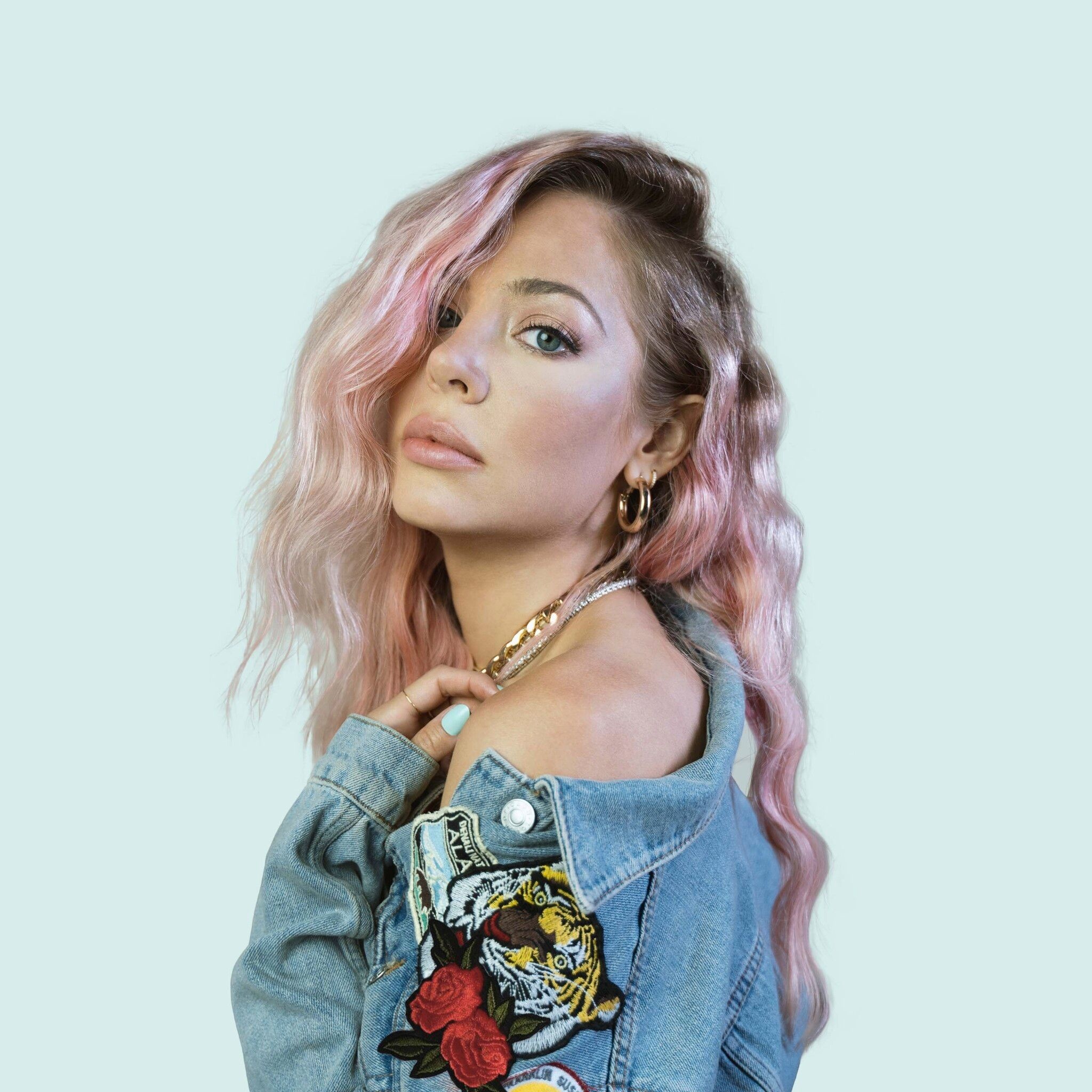 MacKenzie Porter, Exclusive interview, Holler magazine, Music insights, 2050x2050 HD Phone