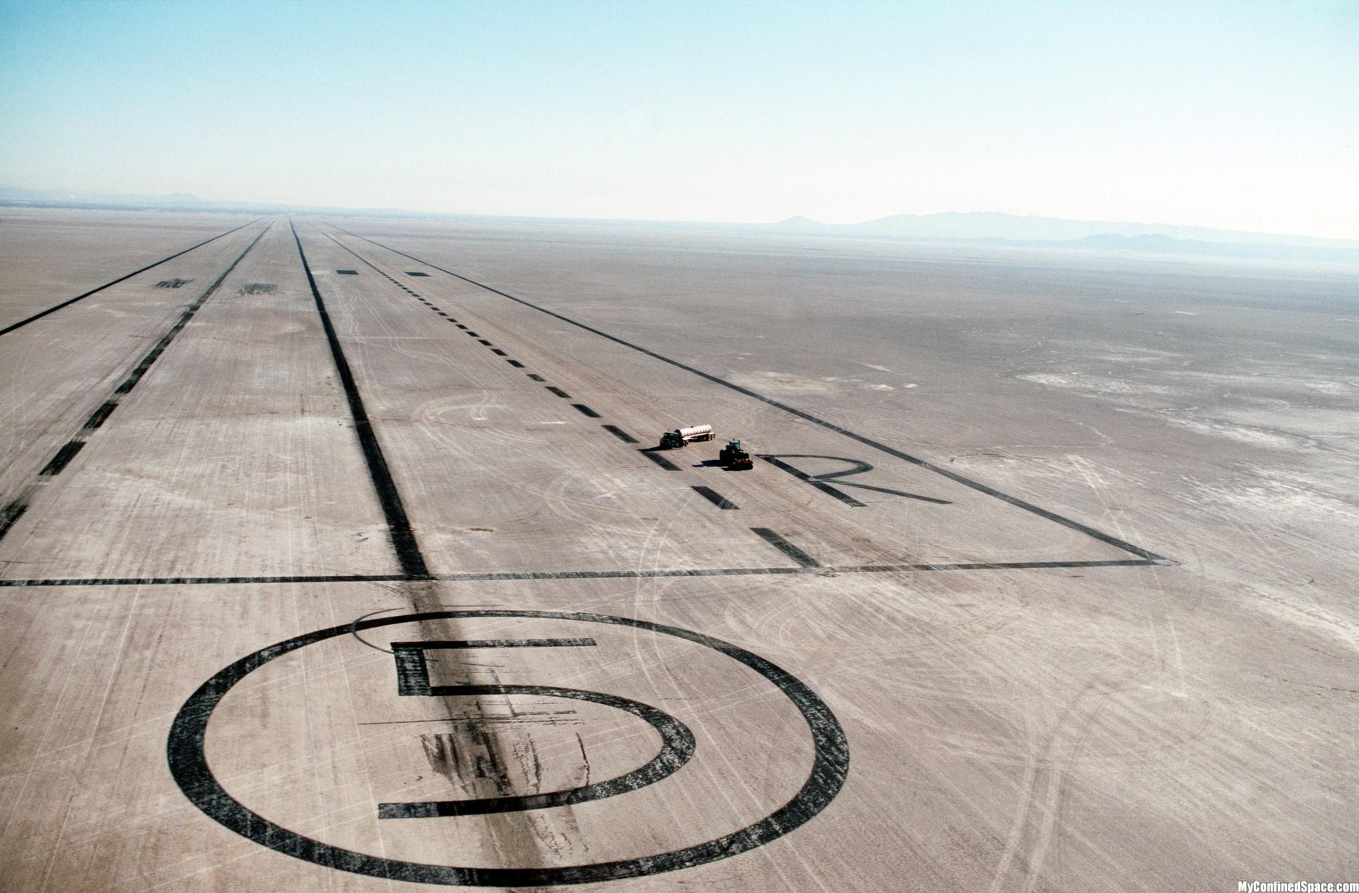 Massive landing strip, Historic significance, Kern County, Travel destinations, 2800x1840 HD Desktop