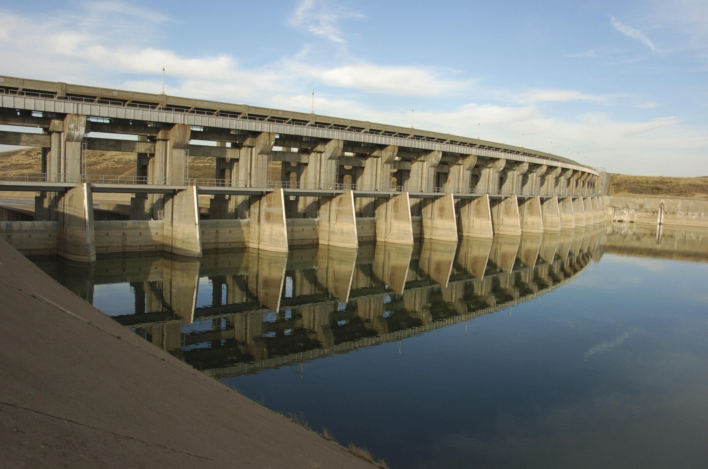 Fort Peck Lake, Nature's sanctuary, Scenic reservoir, Wildlife habitat, 3000x1990 HD Desktop