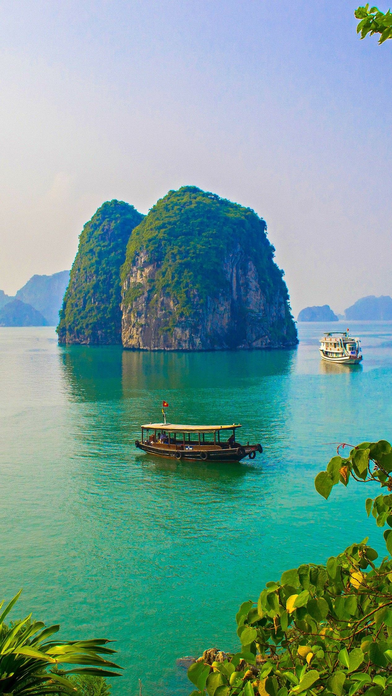 Natural wonder, Majestic caves, Vietnam travels, Beautiful landscapes, 1270x2250 HD Phone