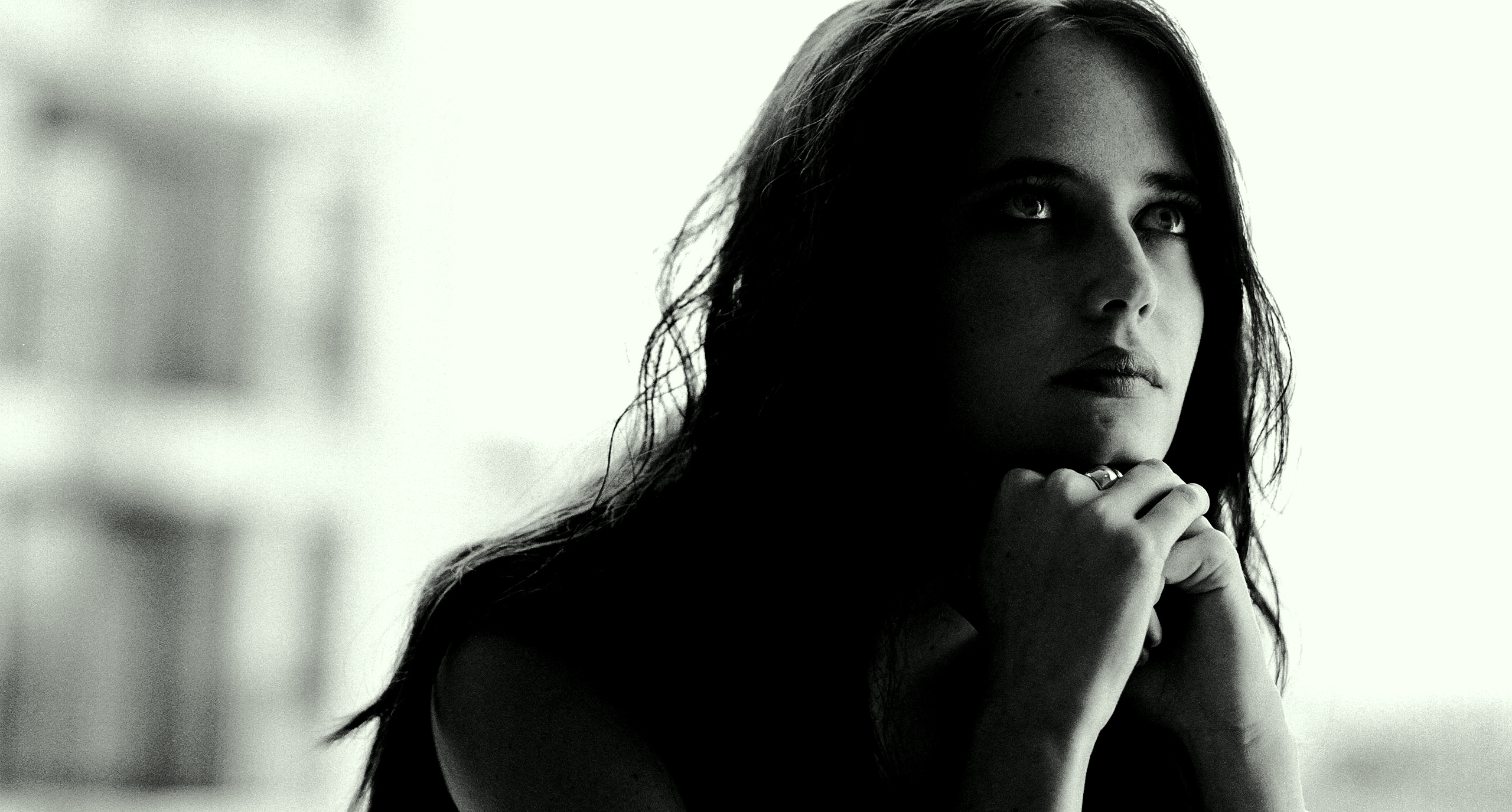 Eva Green as wallpaper, Striking visual, Captivating beauty, Enigmatic charm, 2560x1380 HD Desktop