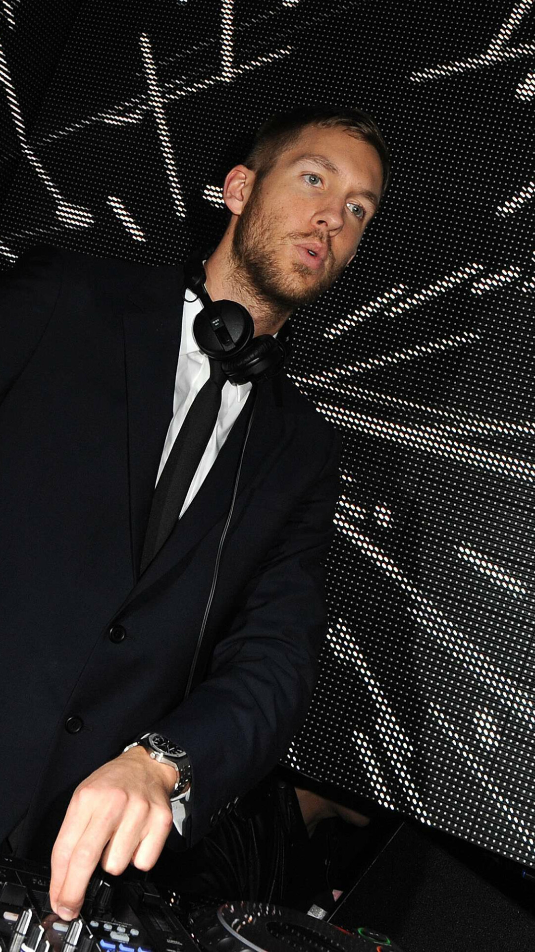 Calvin Harris, HD background, Striking visual, Immerse in music, 1080x1920 Full HD Phone