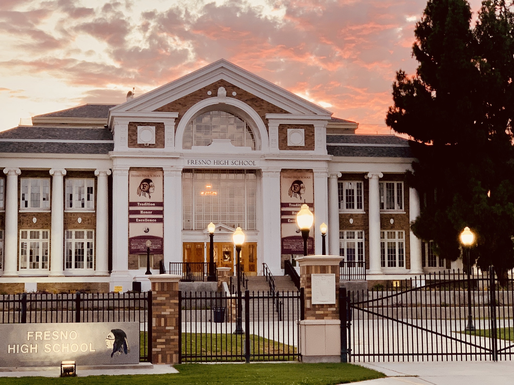 Historic Fresno home, Fresno High neighborhood, Houses for rent, Charming residential area, 2050x1540 HD Desktop