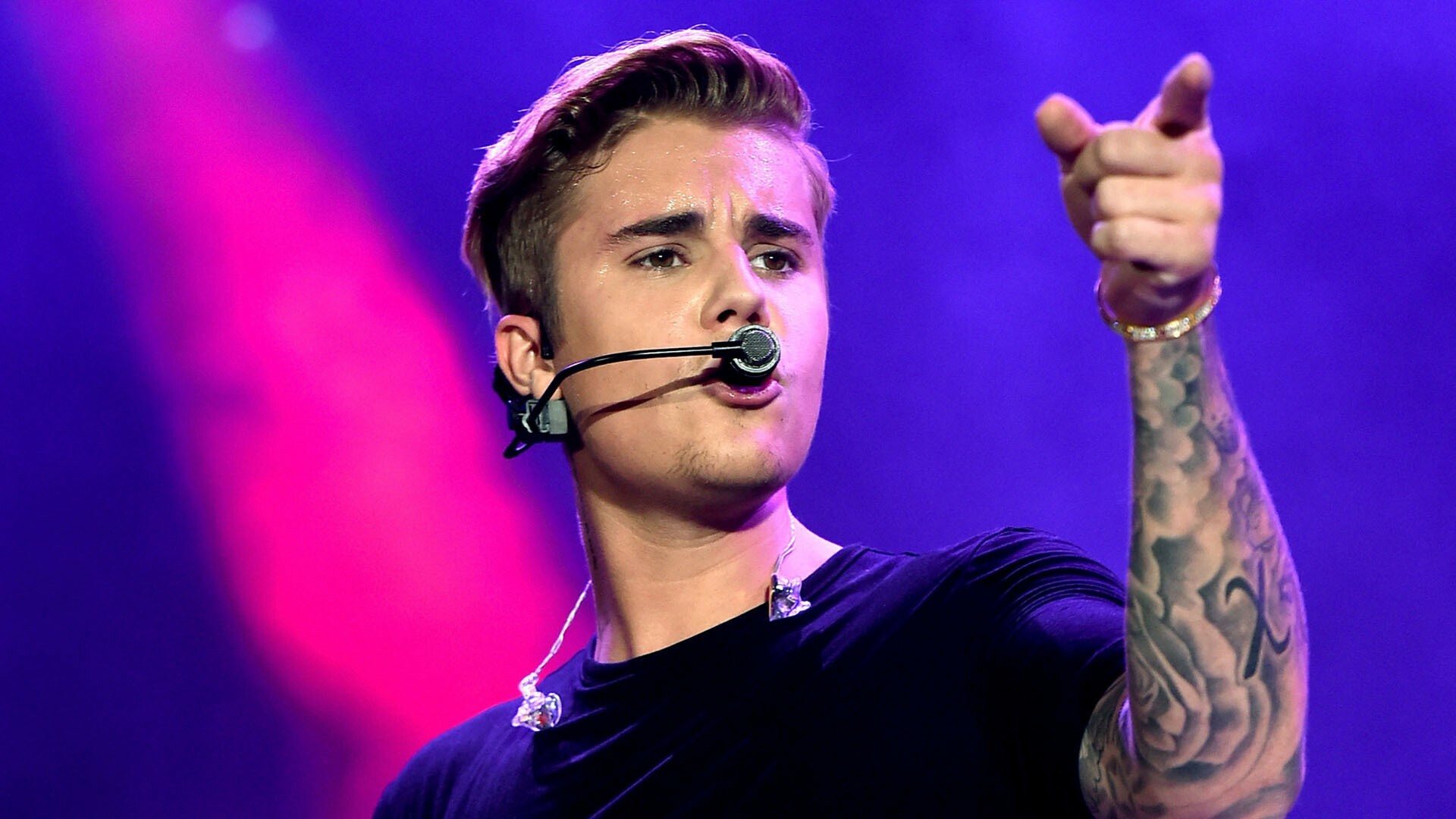 Performing, Justin Bieber Wallpaper, 1920x1080 Full HD Desktop