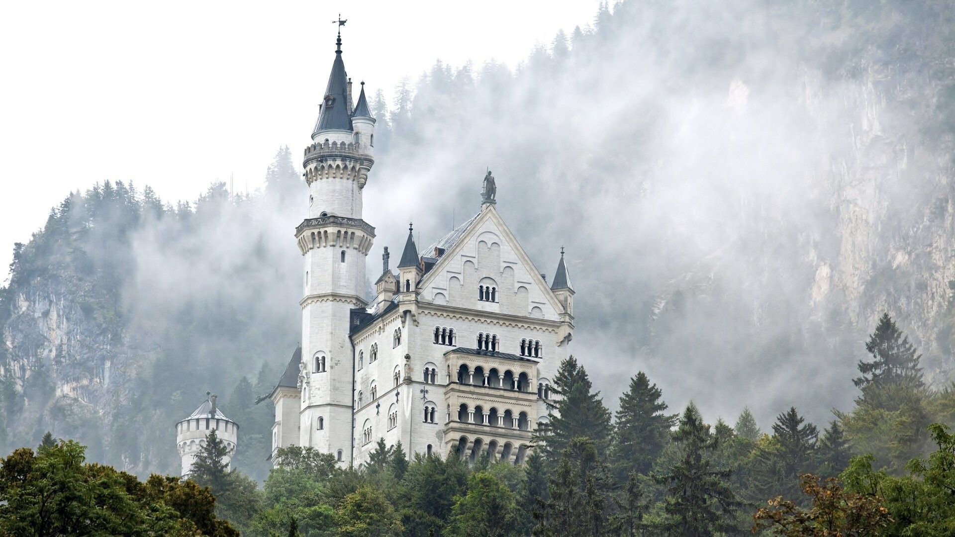 4K Ultra HD Neuschwanstein Castle, Astonishing views, German architecture, Historical charm, 1920x1080 Full HD Desktop