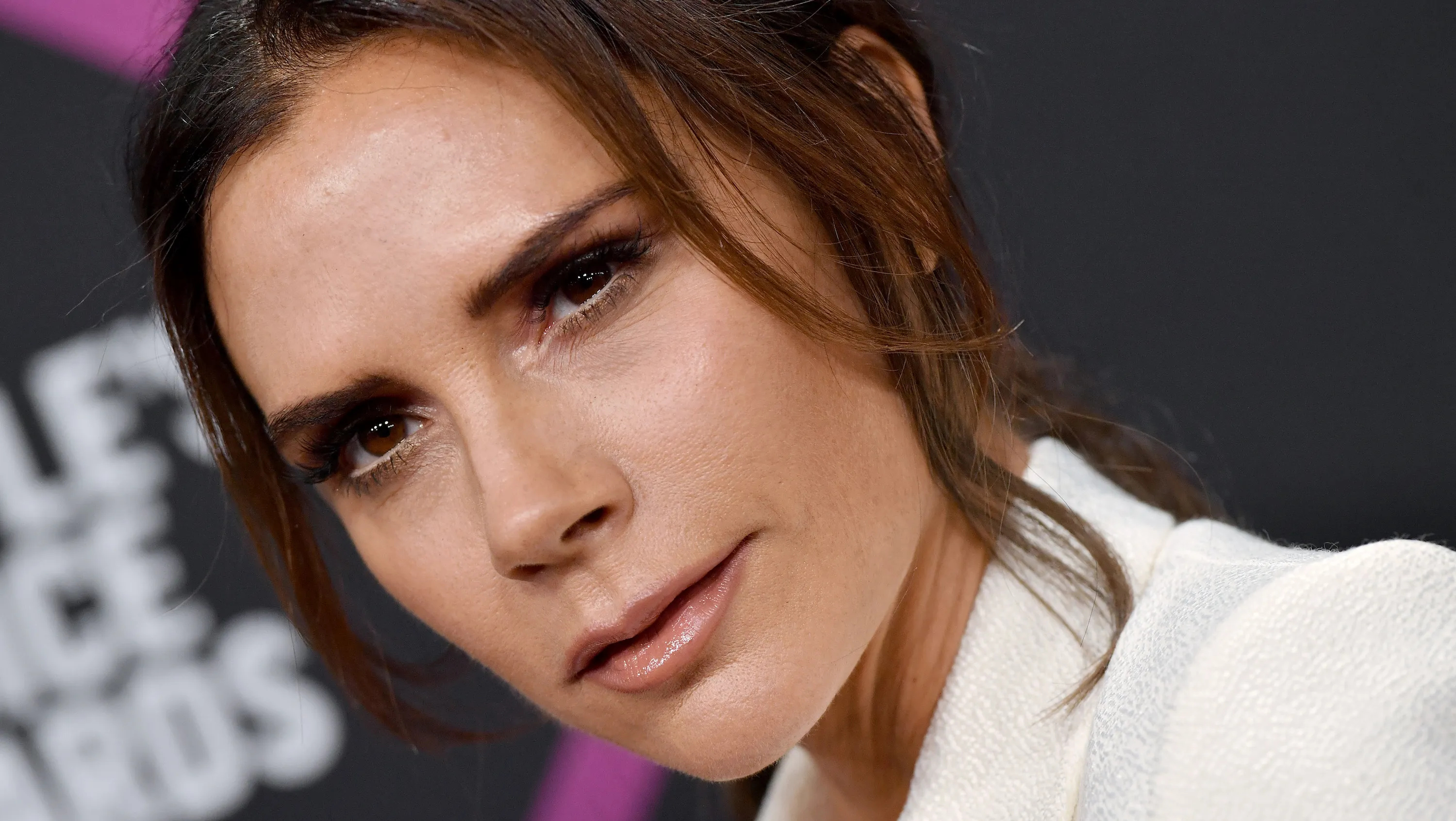 Victoria Beckham, Celebs, Fabulous haircut, Red carpet style, 3000x1700 HD Desktop