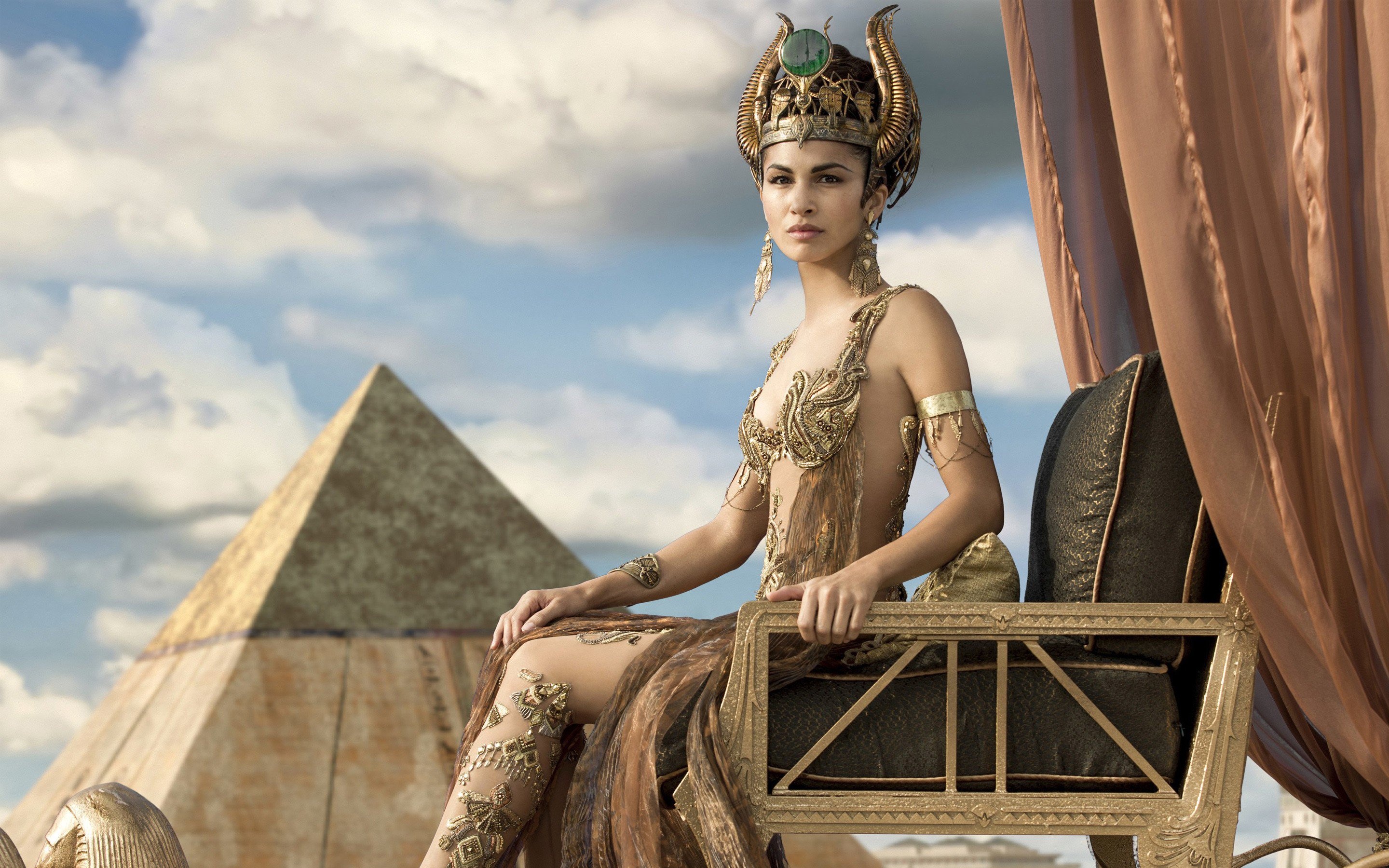 Egyptian princess, Diadem Wallpaper, 2880x1800 HD Desktop