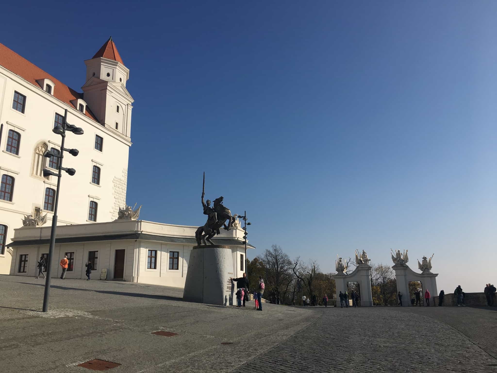 Bratislava, Travel diary, Sisters jeans, Messy buns, 2050x1540 HD Desktop