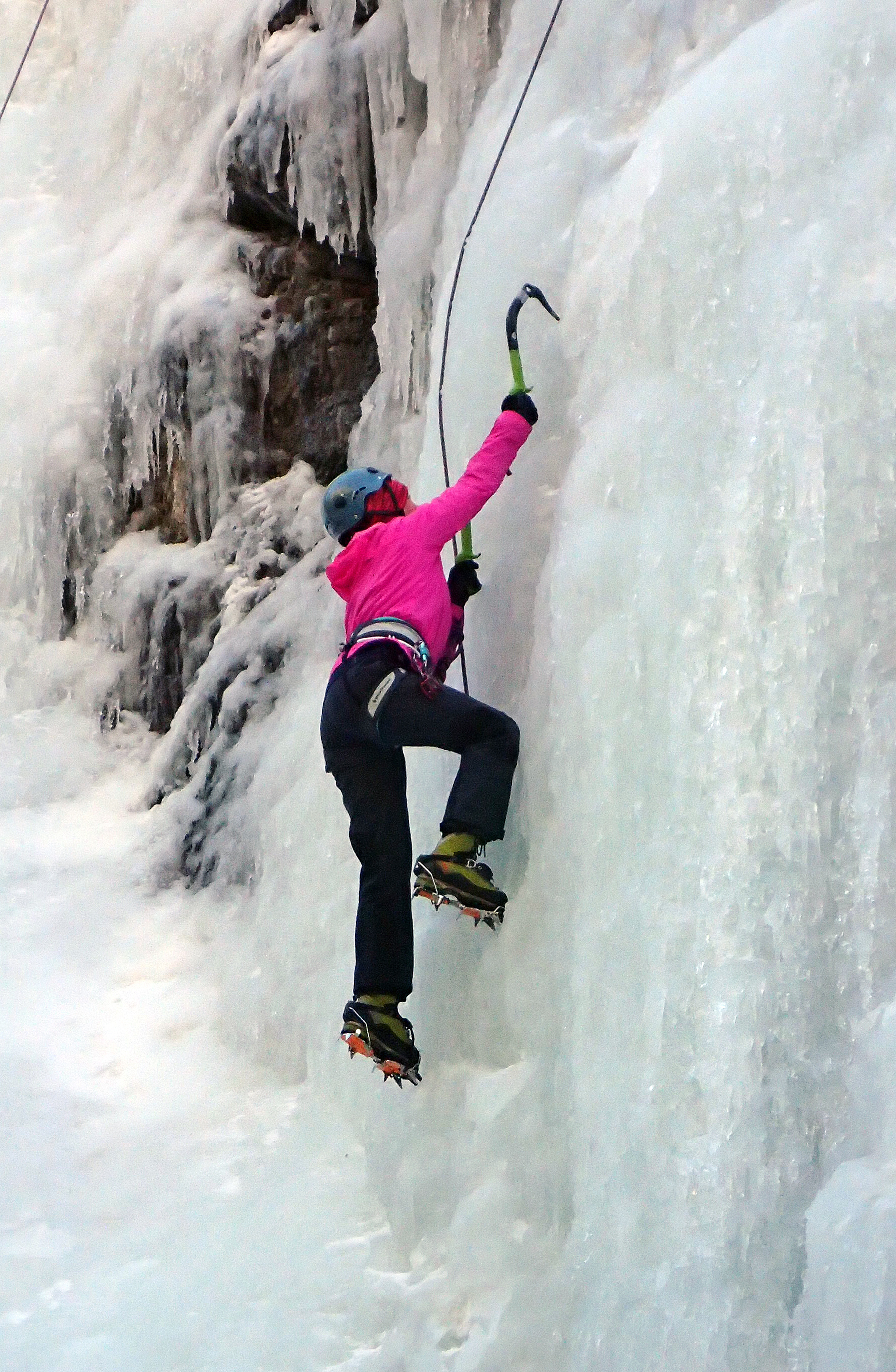 Feisty ice climbers, Reaching great heights, Inner strength, Boston Globe feature, 1800x2750 HD Phone