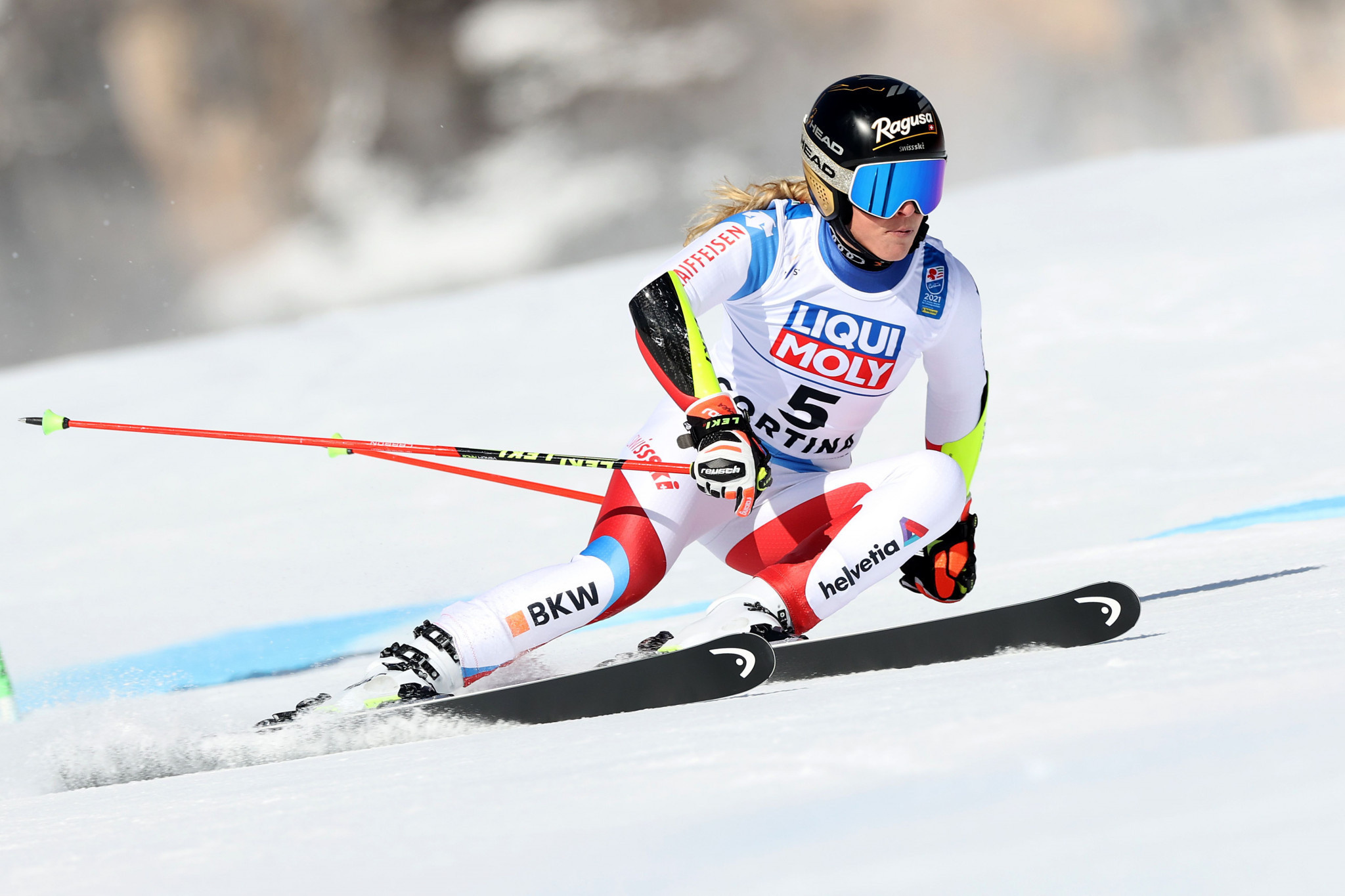 Lara Gut-Behrami, Skiing setback, Altered race plan, Overcoming challenges, 2050x1370 HD Desktop