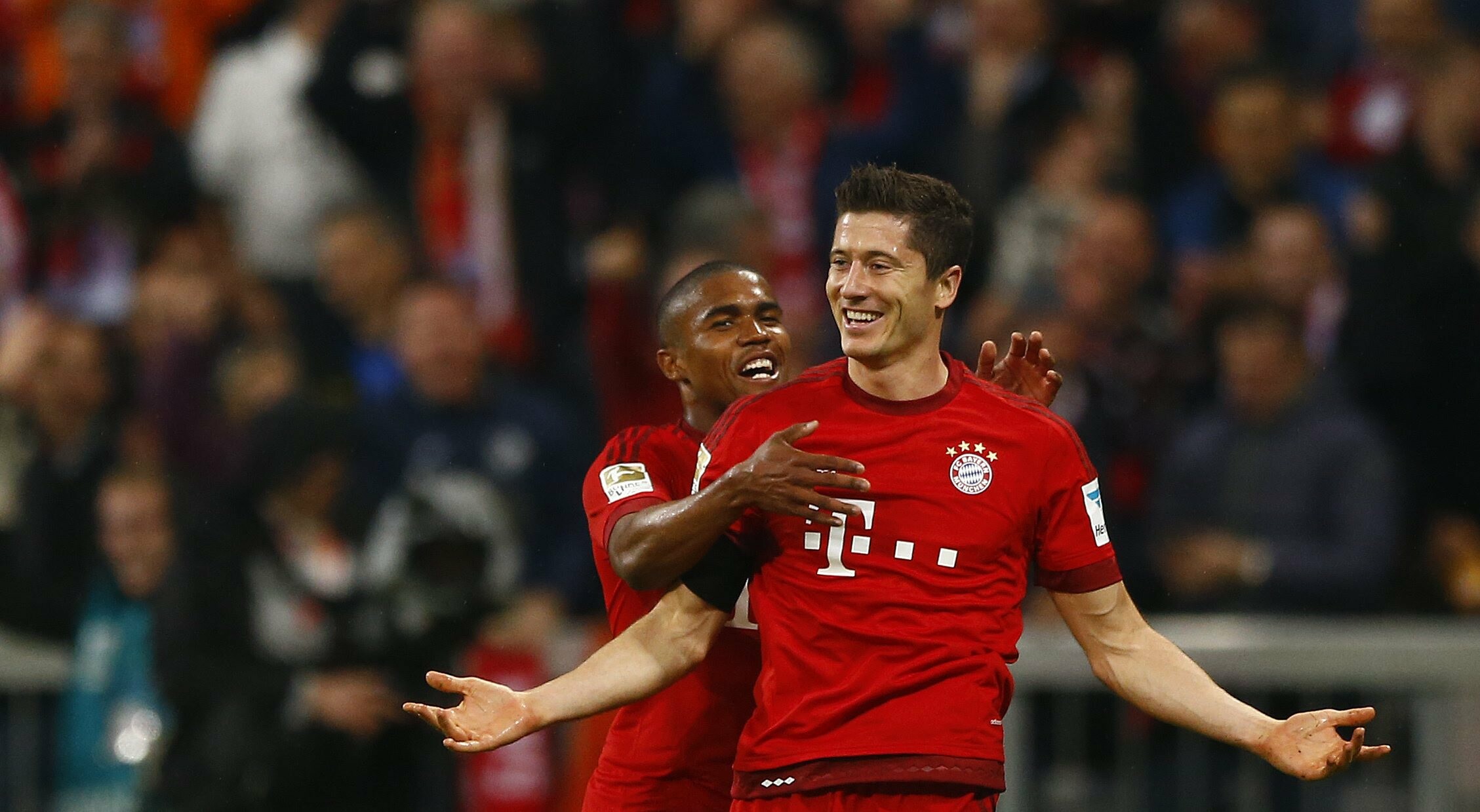 Douglas Costa, Robert Lewandowski Wallpaper, 2260x1240 HD Desktop